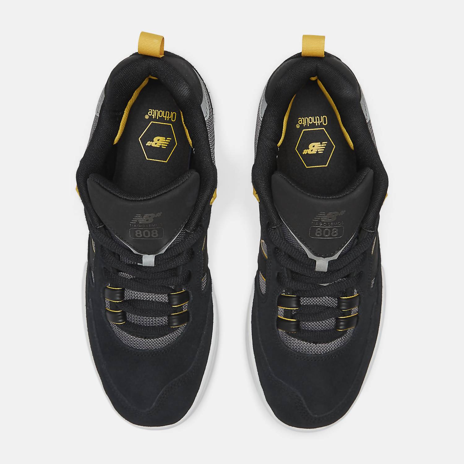 Tenis de hombre color negro y amarillo