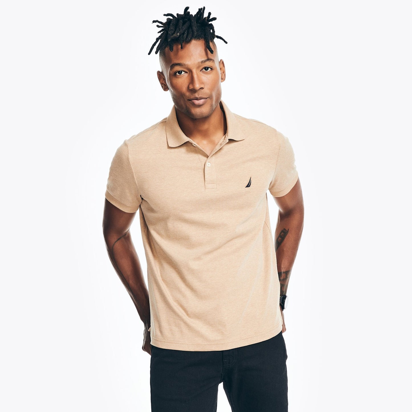 Polo de corte ajustado
