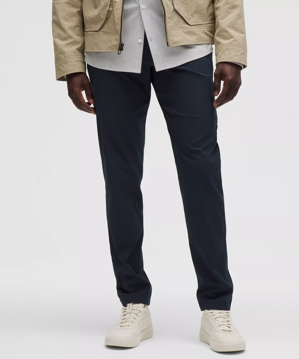 Pantalón de corte ajustado