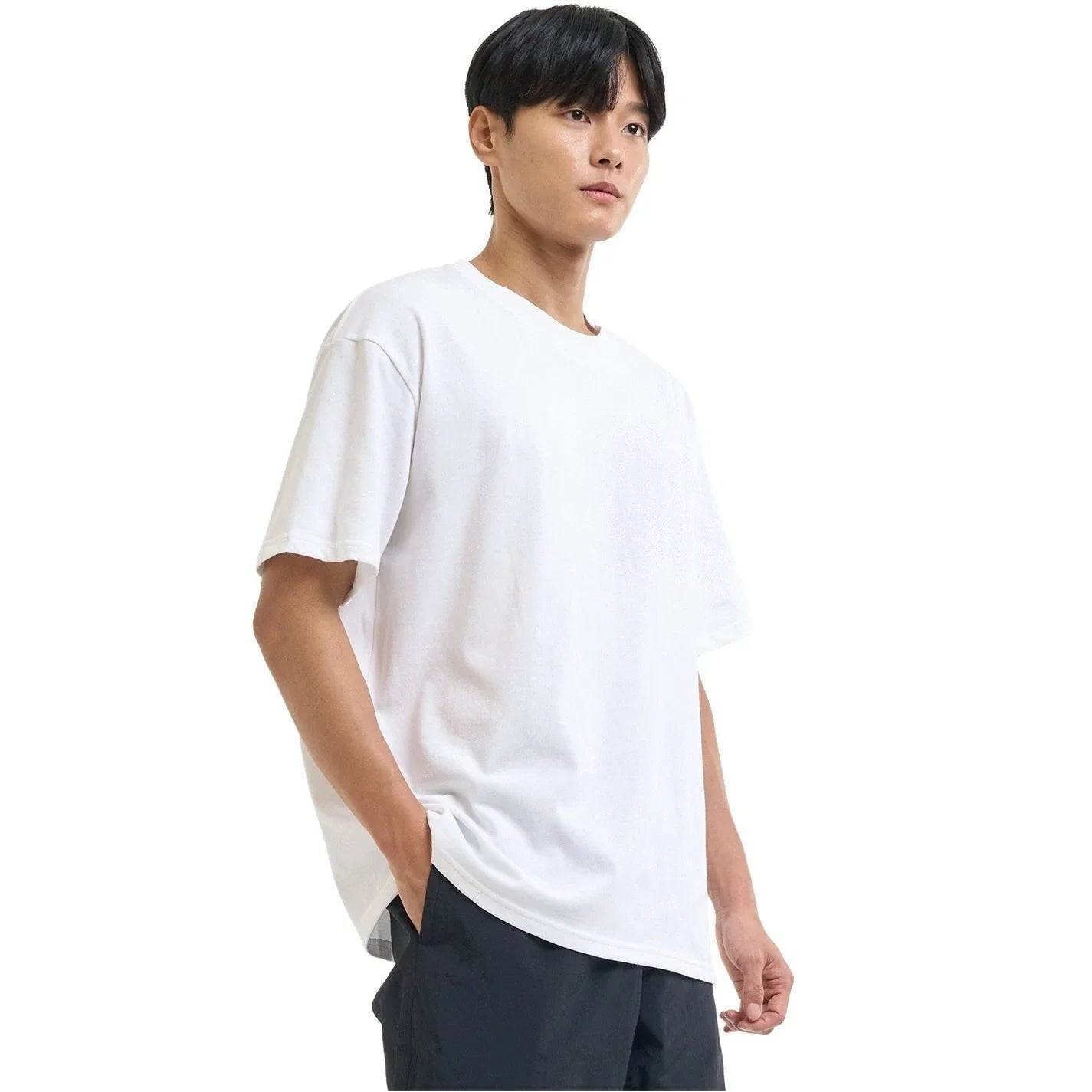 Short de hombre de manga corta con cuello redondo color blanco