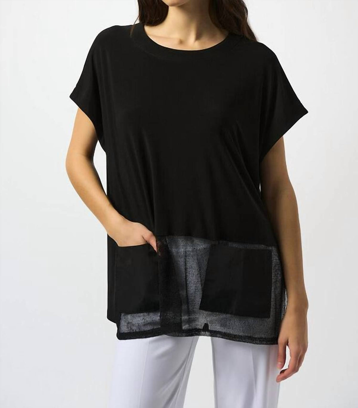 Blusa con cuello redondo color negro