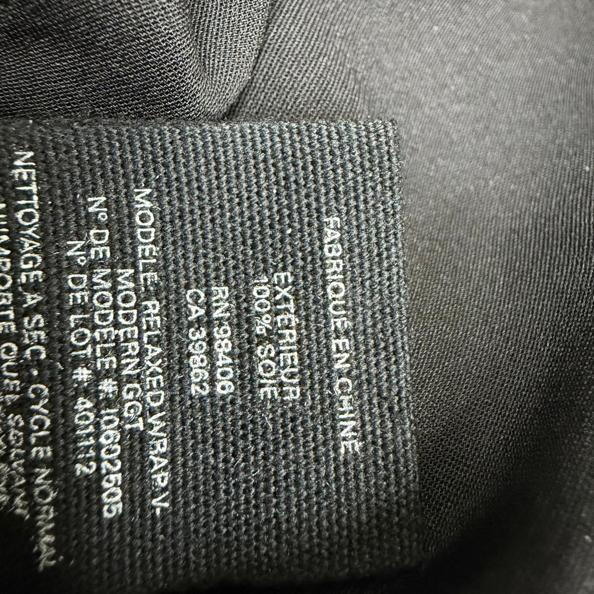 Blusa de seda color negro