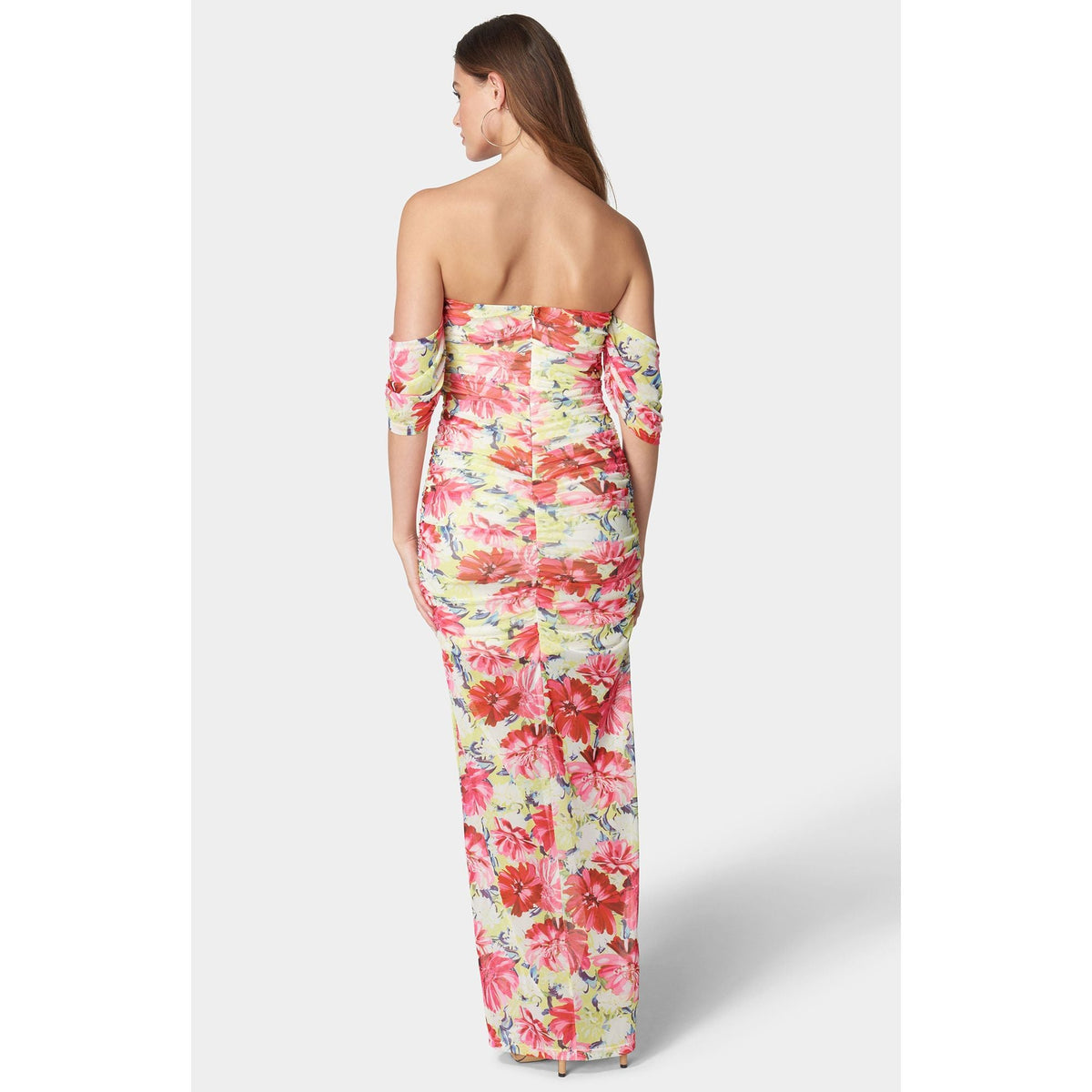 Vestido de mujer con hombros descubiertos con estampado