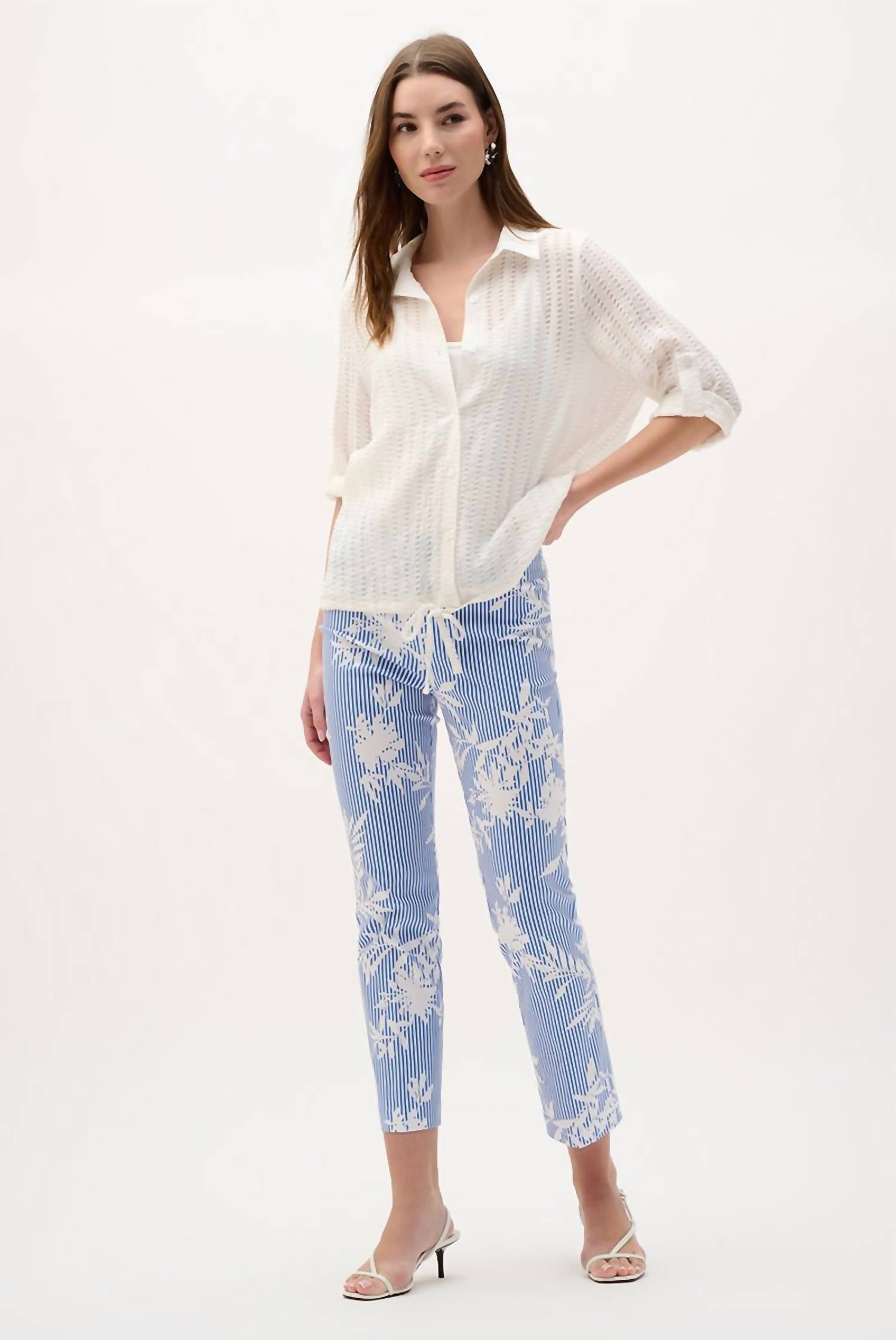 Pantalón de corte recto con estampado floral a rayas color azul
