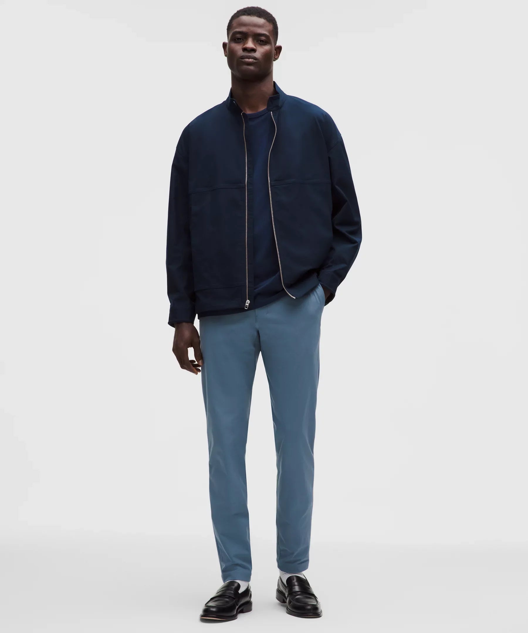 Pantalón de corte ajustado