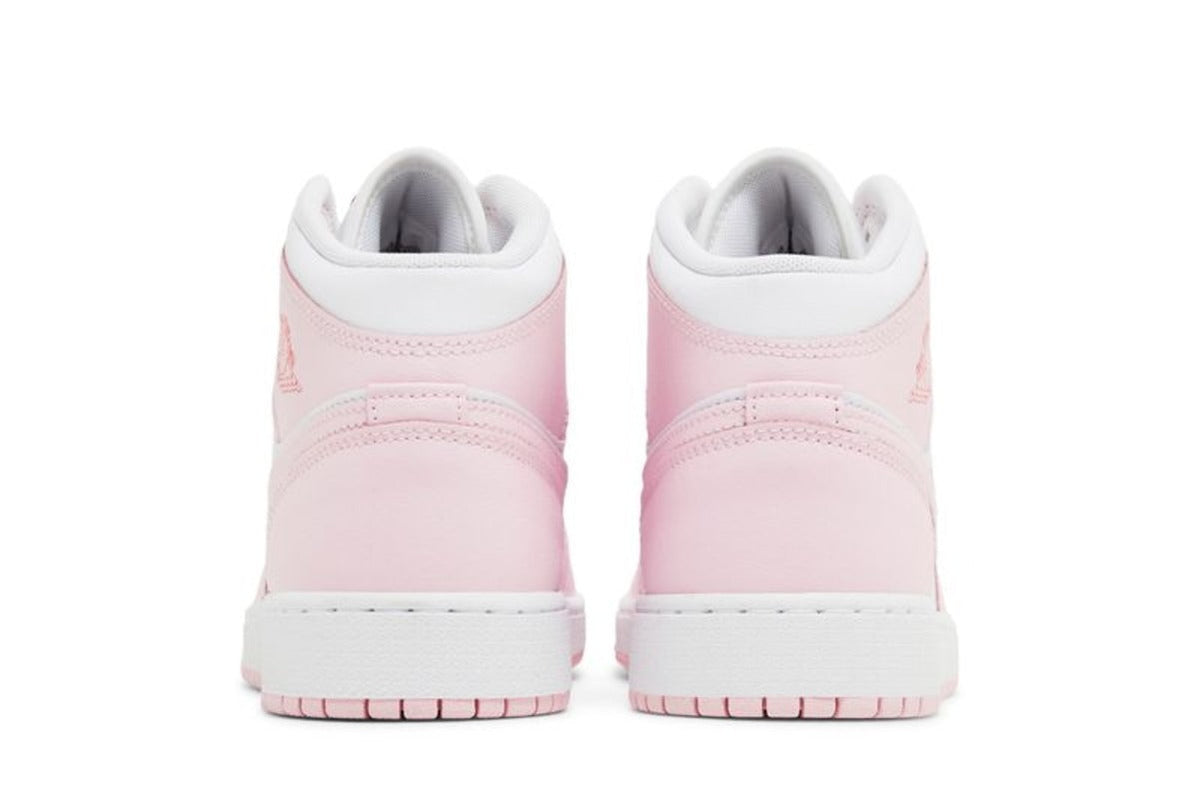 Calzado infantil color rosado y rojo