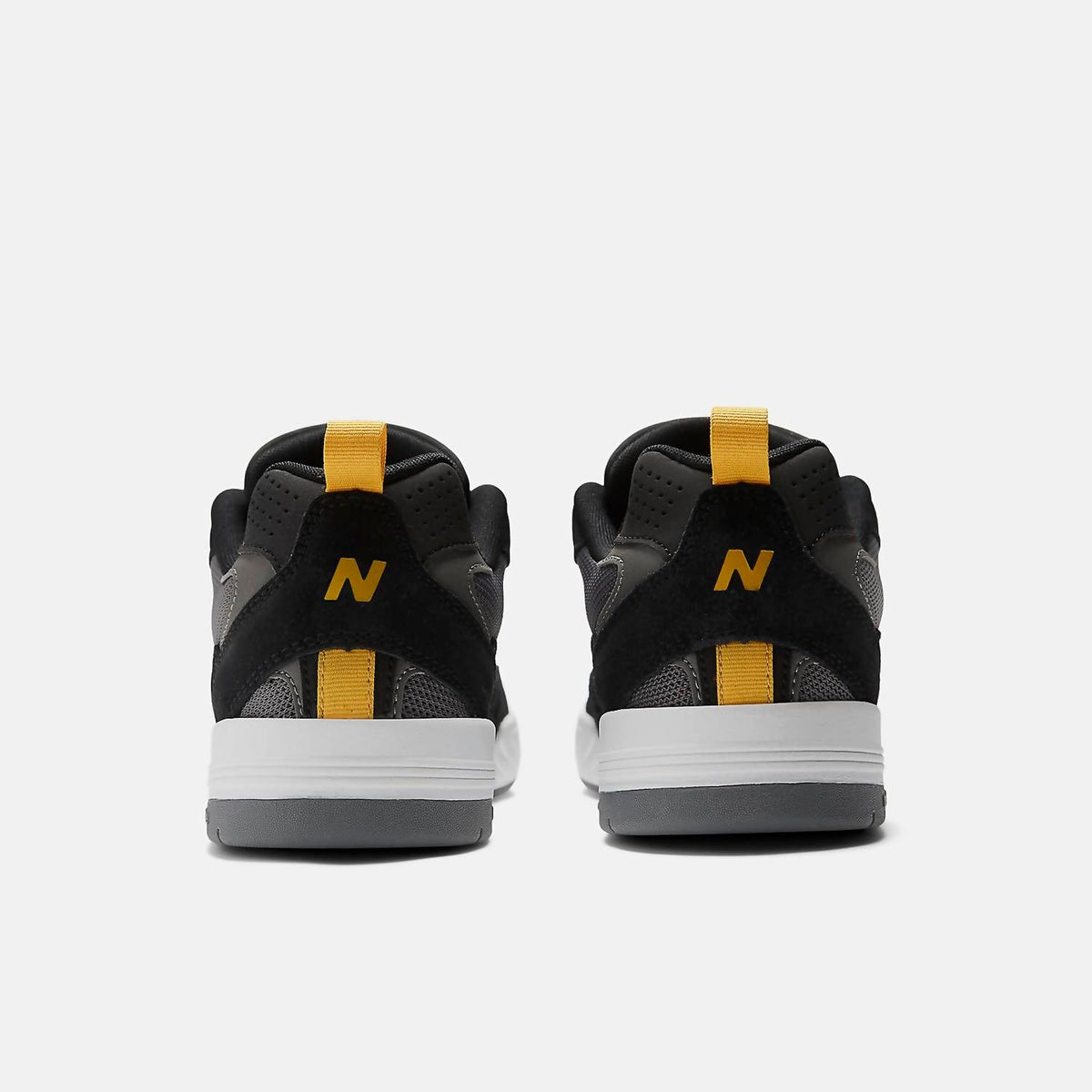 Tenis de hombre color negro y amarillo
