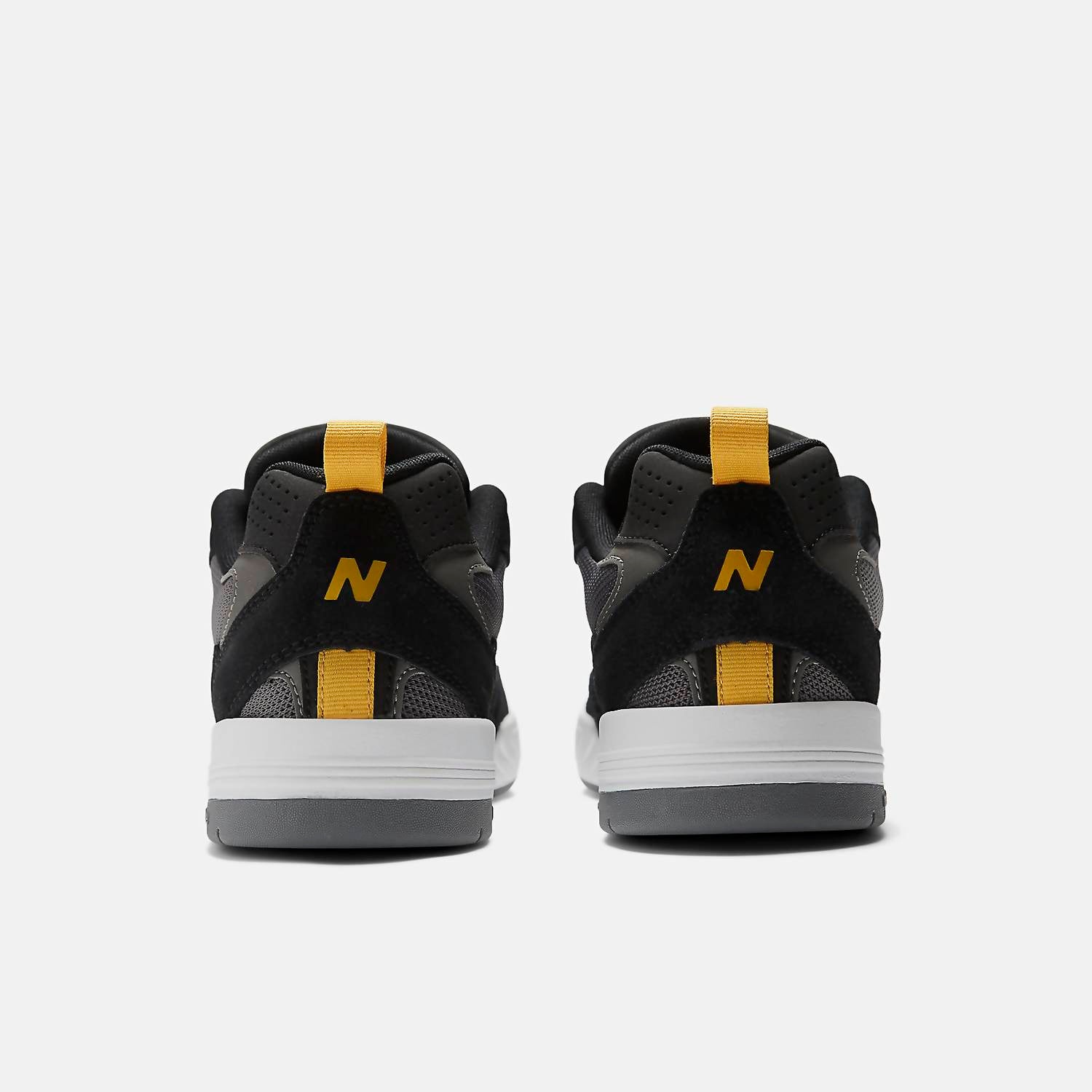 Tenis de hombre color negro y amarillo