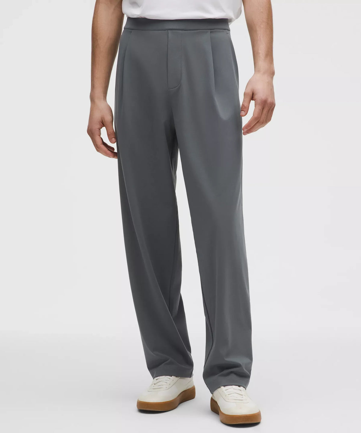 Pantalón de hombre de corte amplio con pliegues