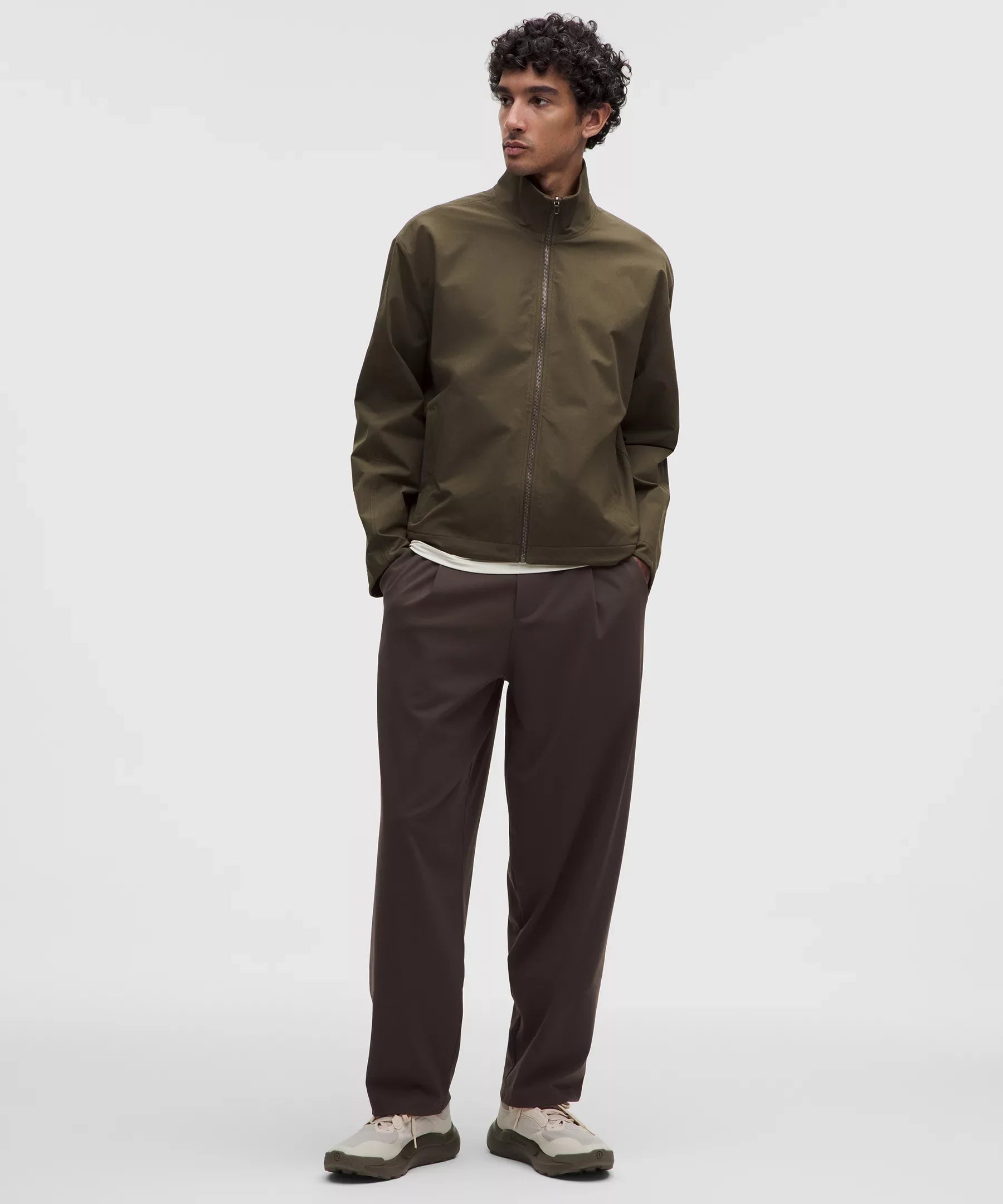 Pantalón de hombre de corte amplio con pliegues