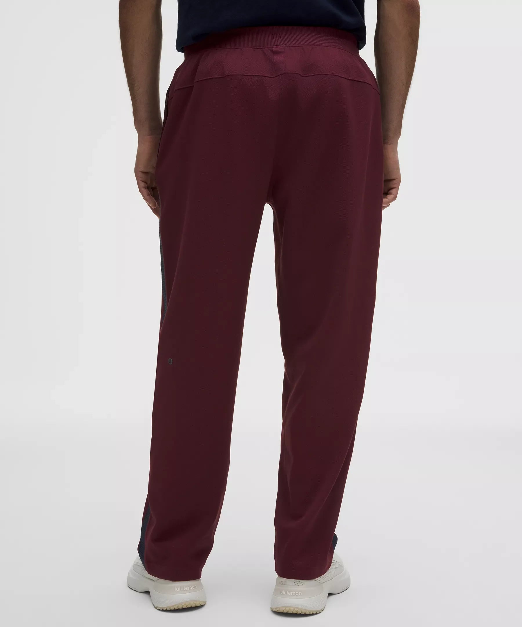 Pantalón de corte amplio