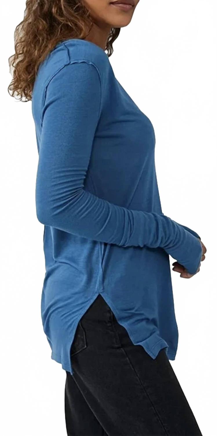 Camiseta de manga larga color azul marino