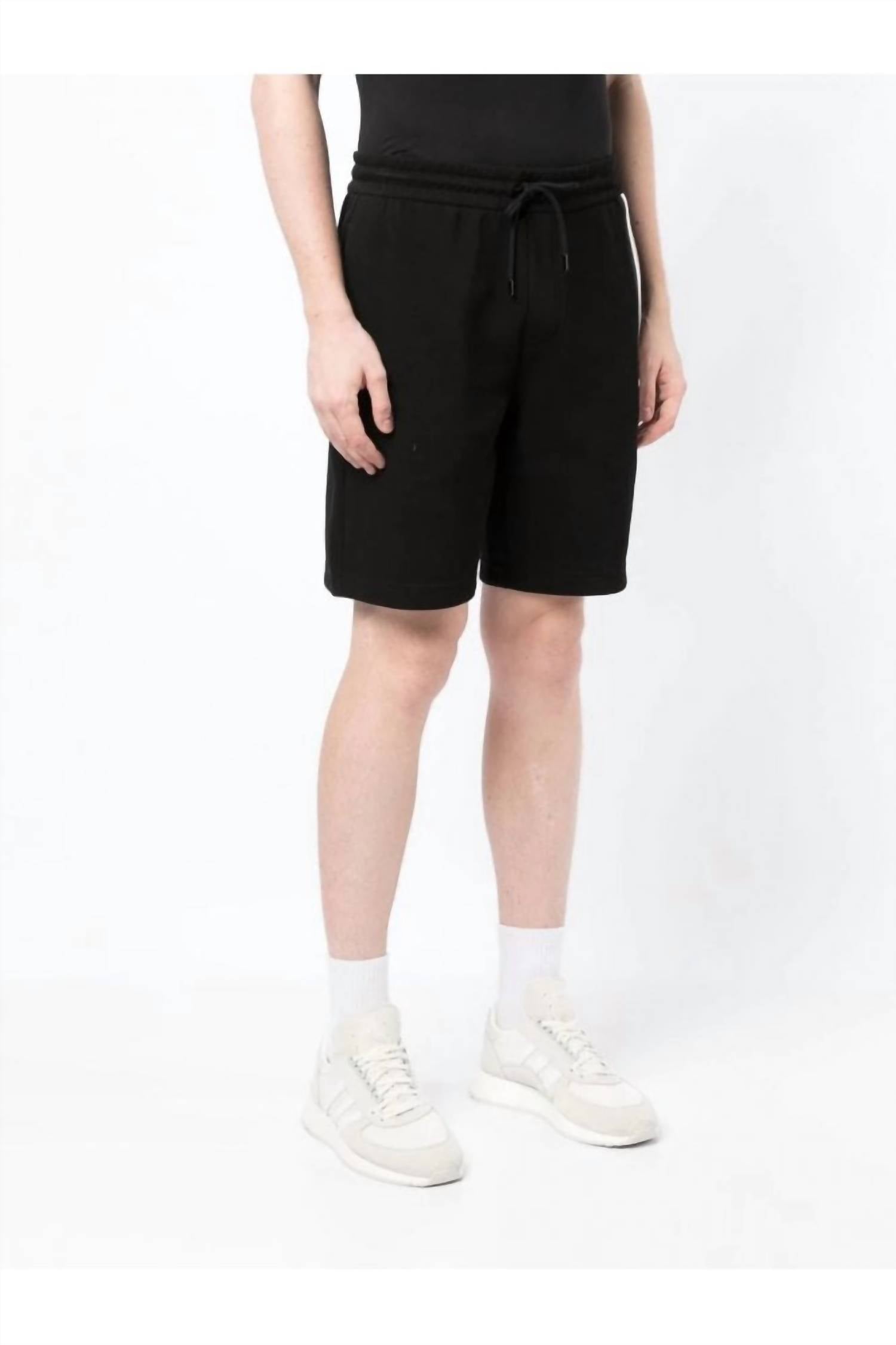 Short de hombre color negro