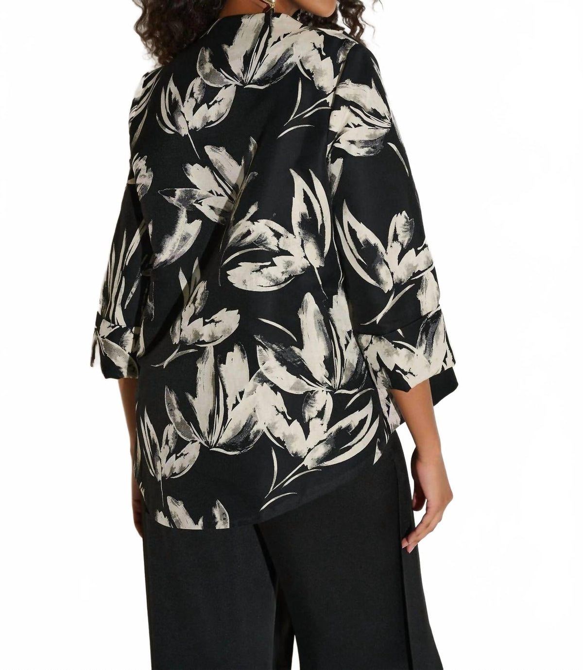 Chaqueta con estampado floral color negro y blanco