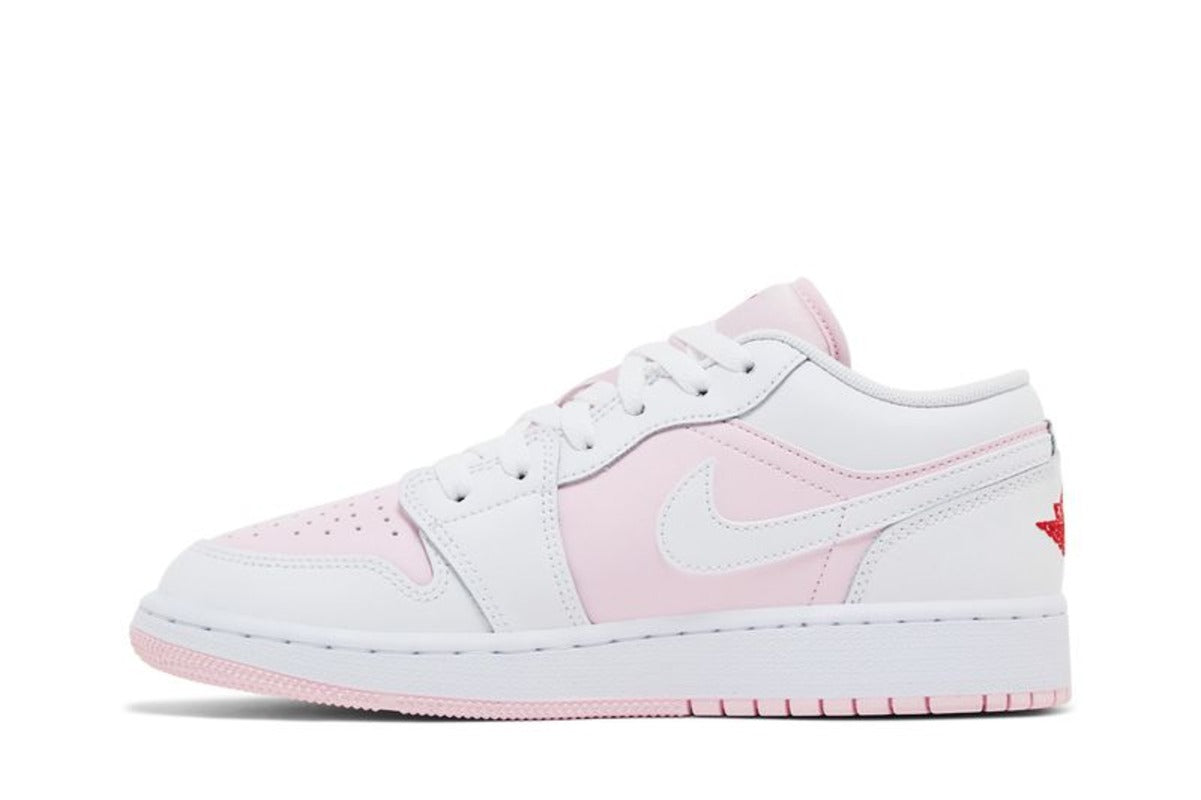 Calzado de mujer color blanco y rosado y rojo