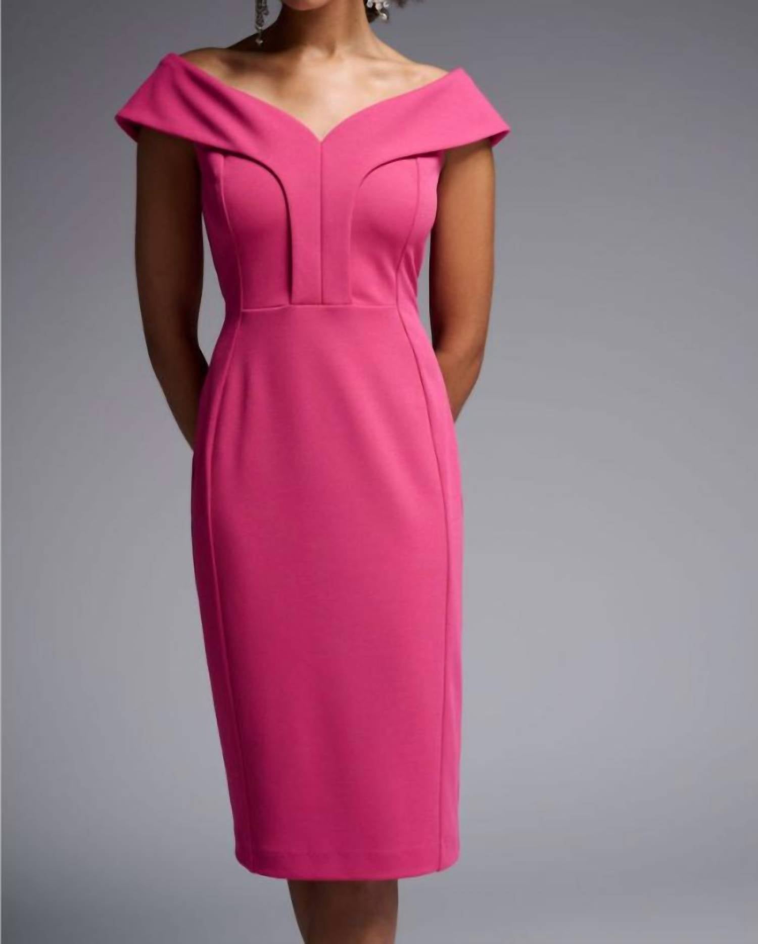 Vestido con hombros descubiertos