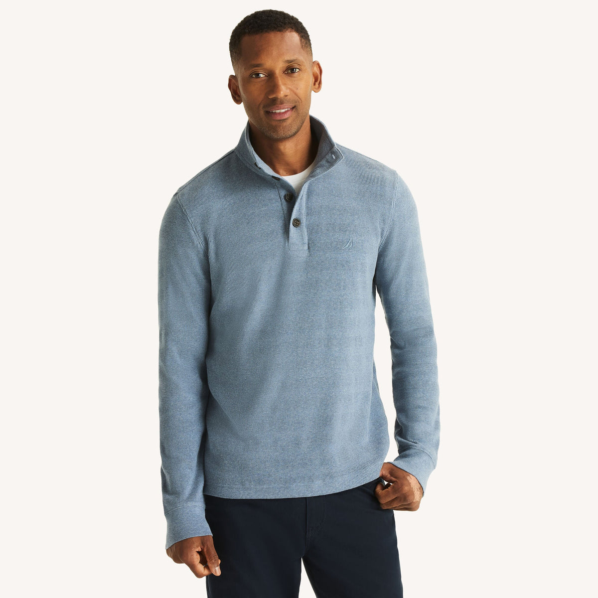 Suéter de hombre con cuello alto