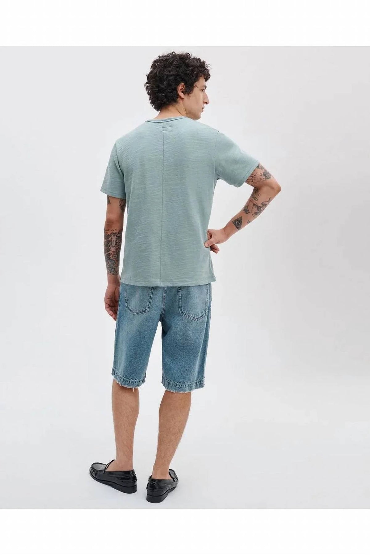 Camiseta color azul y gris