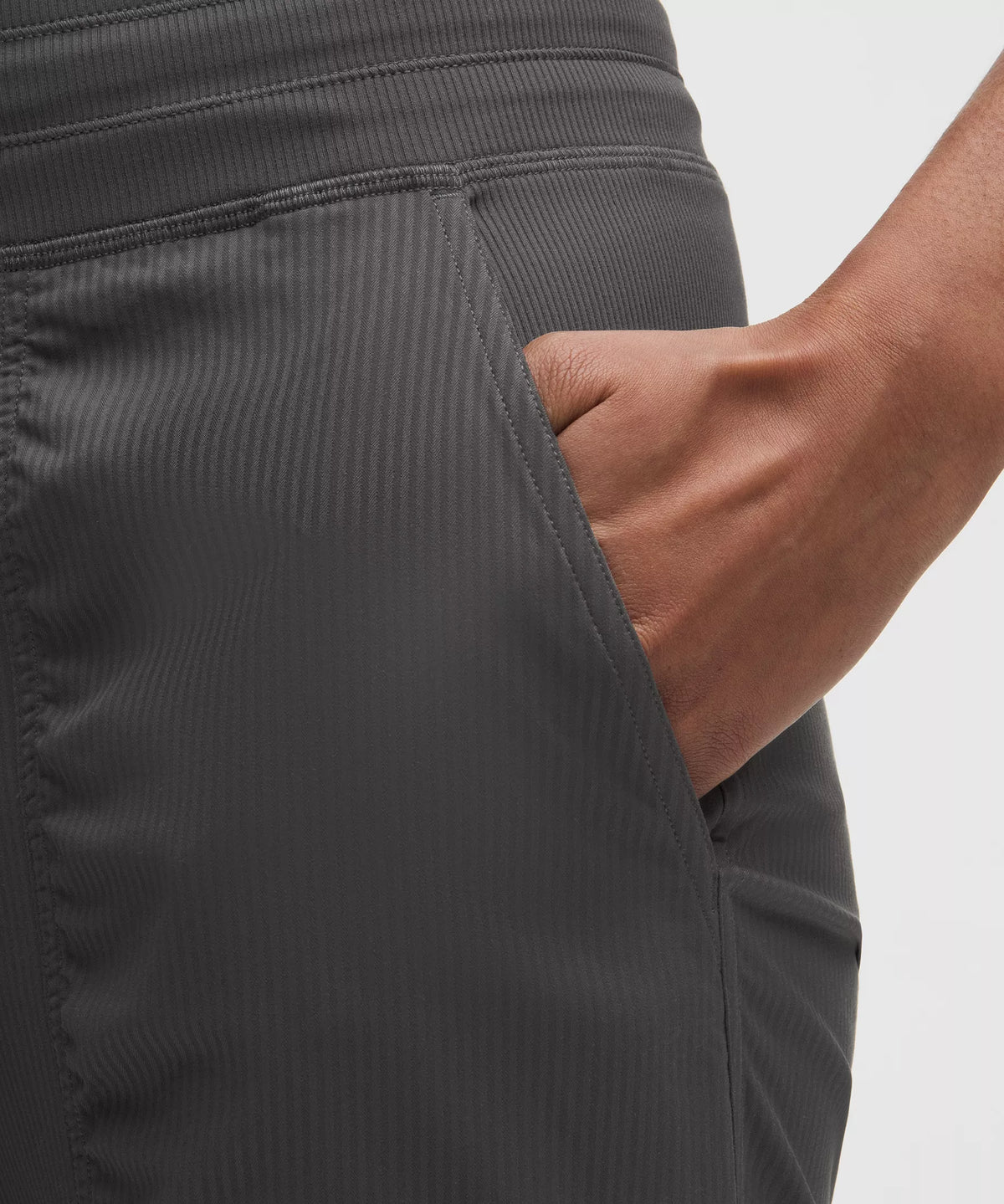 Pantalón deportivo de tiro medio