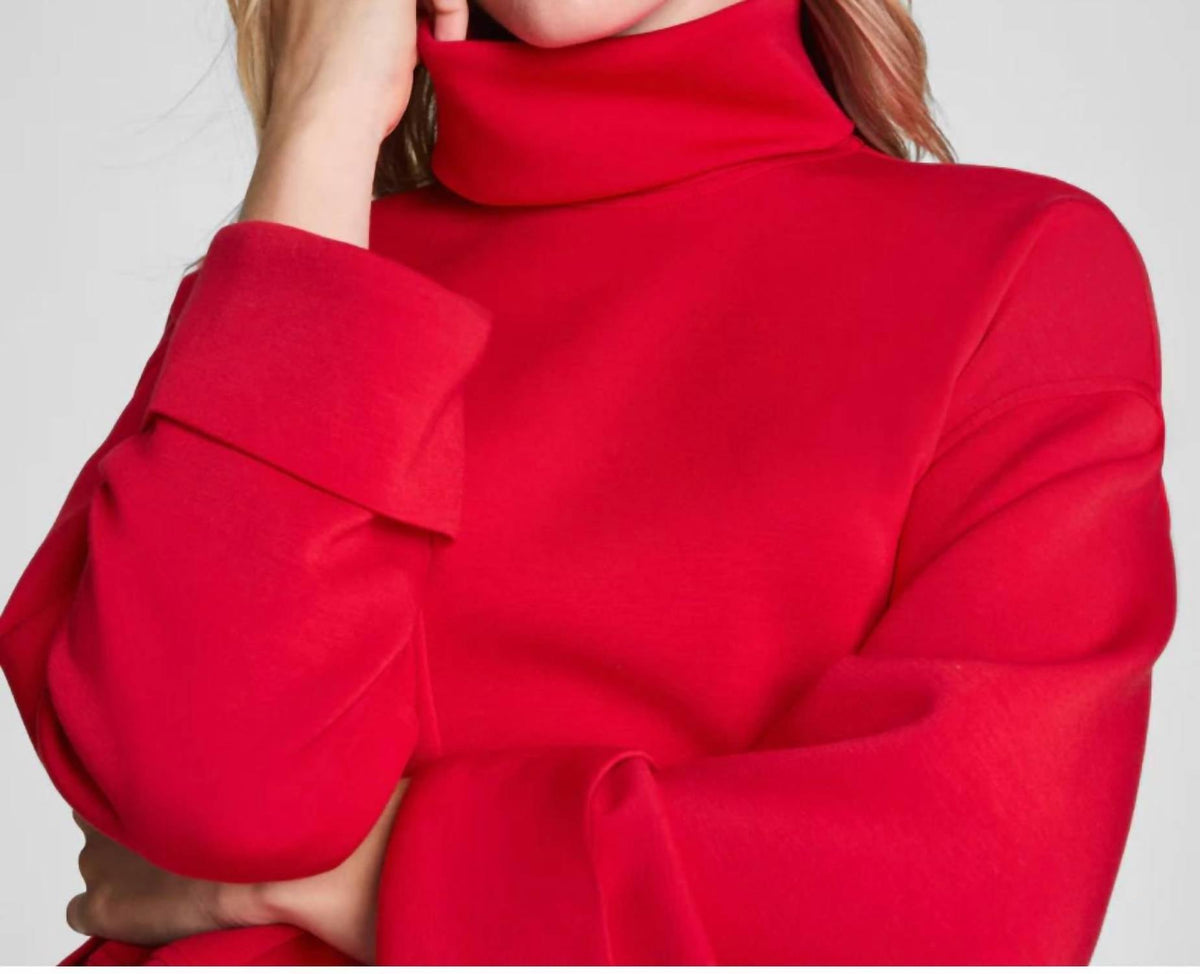 Top con cuello alto color rojo