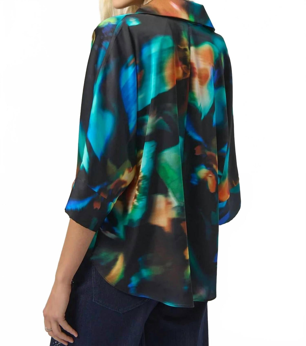 Top de satén con cuello en V color negro