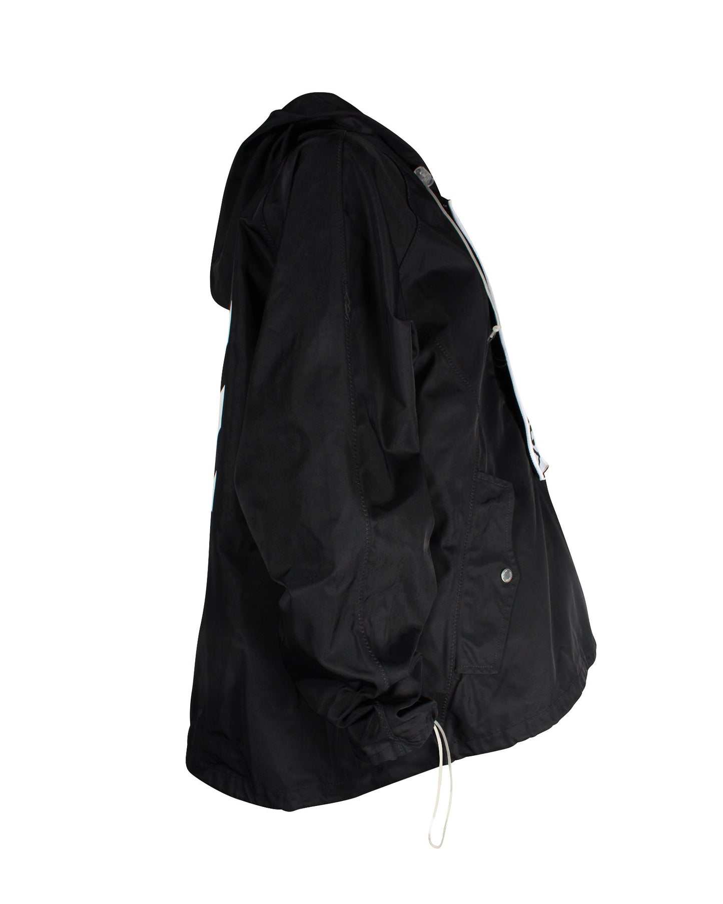 Chaqueta de nailon color negro