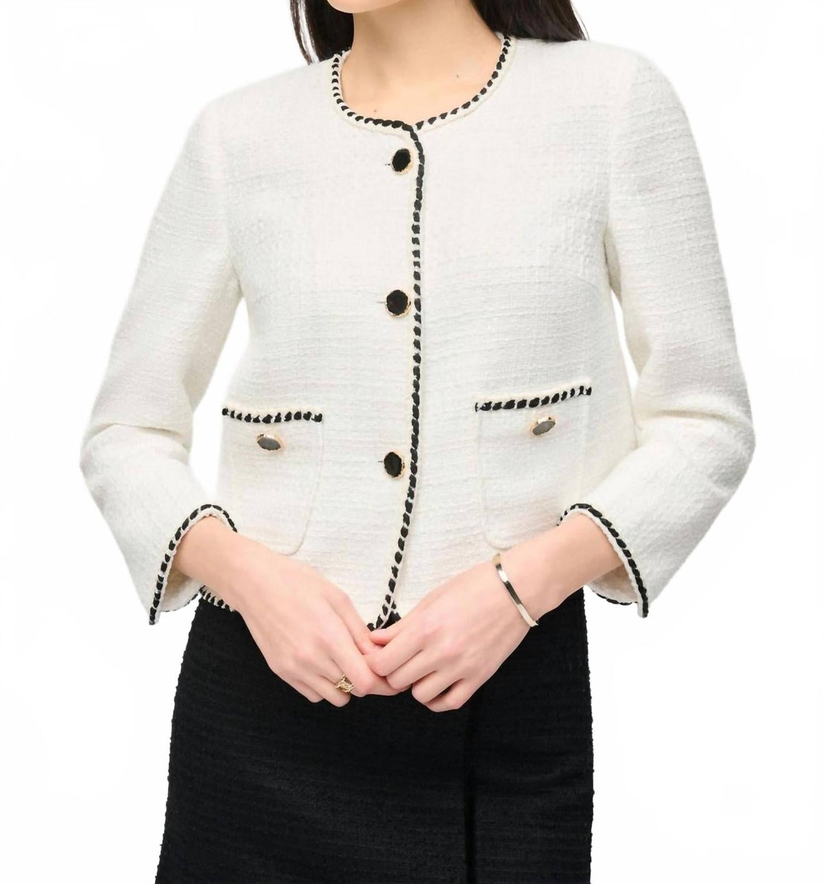 Chaqueta color negro y blanco