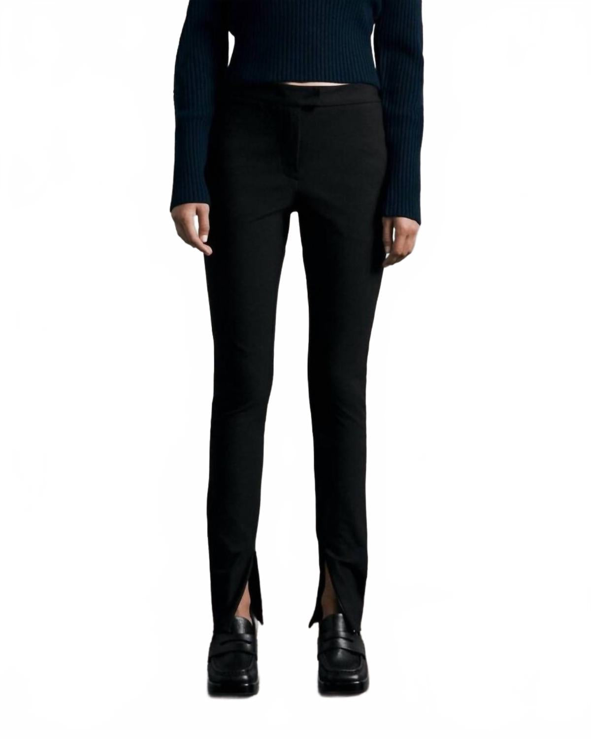 Pantalón de corte ajustado color negro