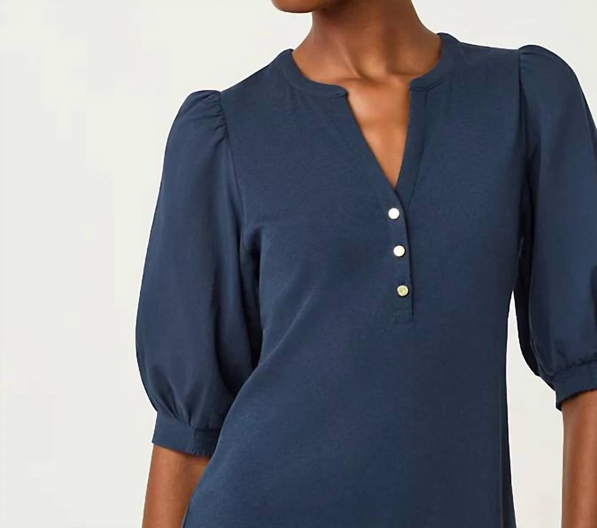 Vestido corto con cuello en V color azul marino