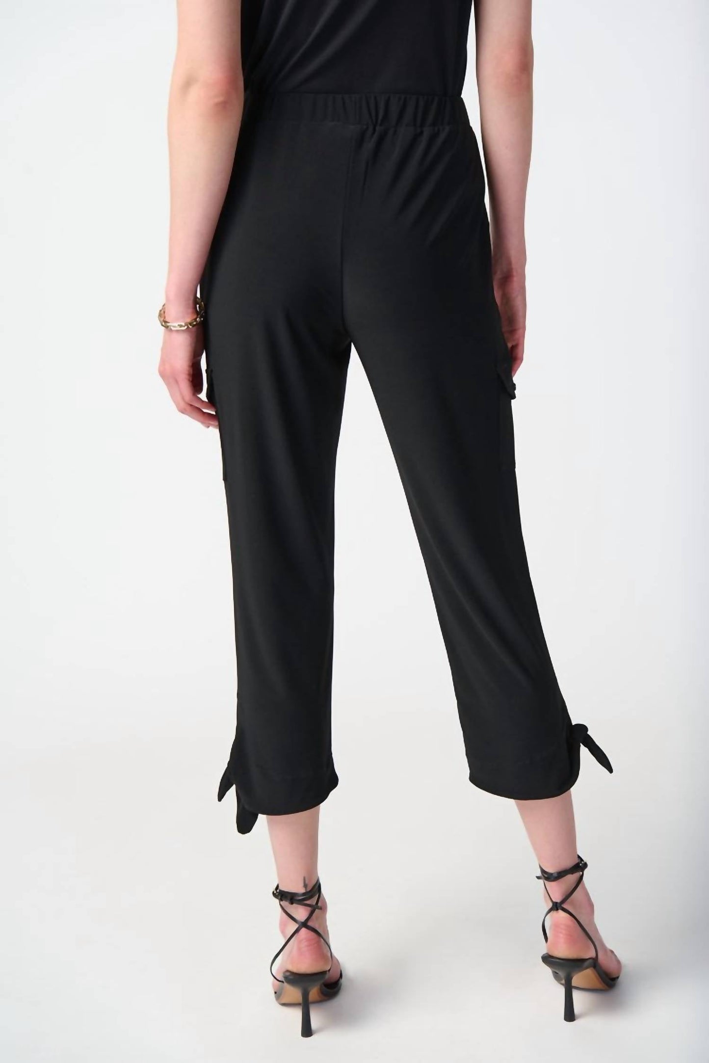 Pantalón deportivo color negro