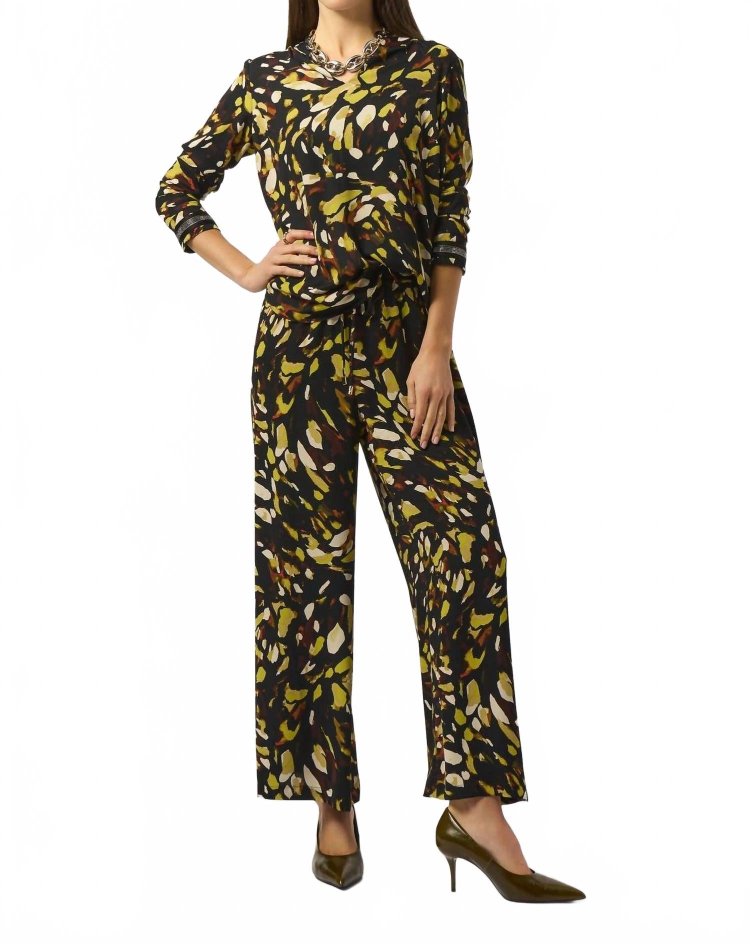 Pantalón de pierna ancha con estampado animal color negro