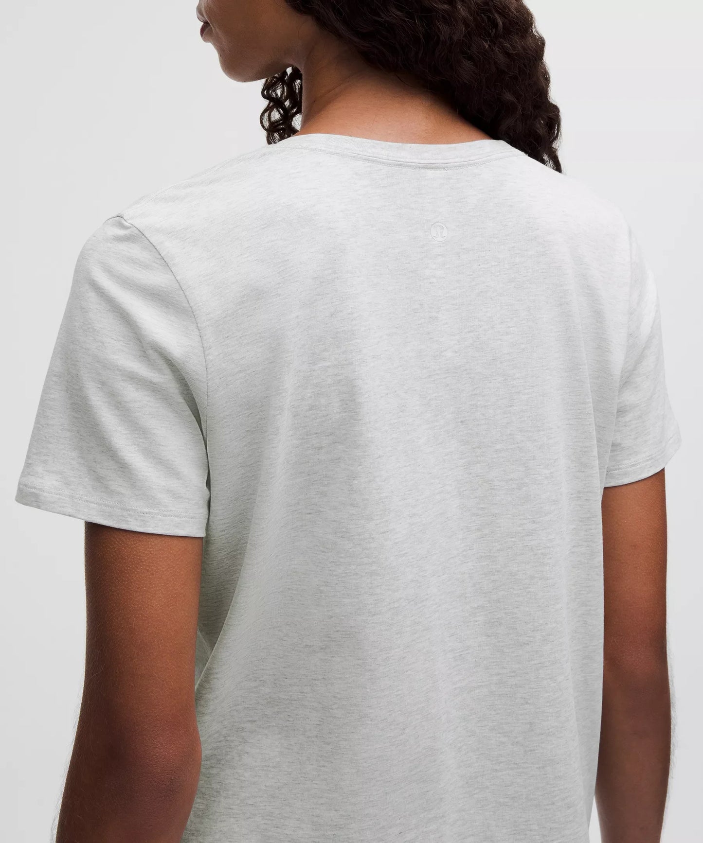 Camiseta con cuello en V