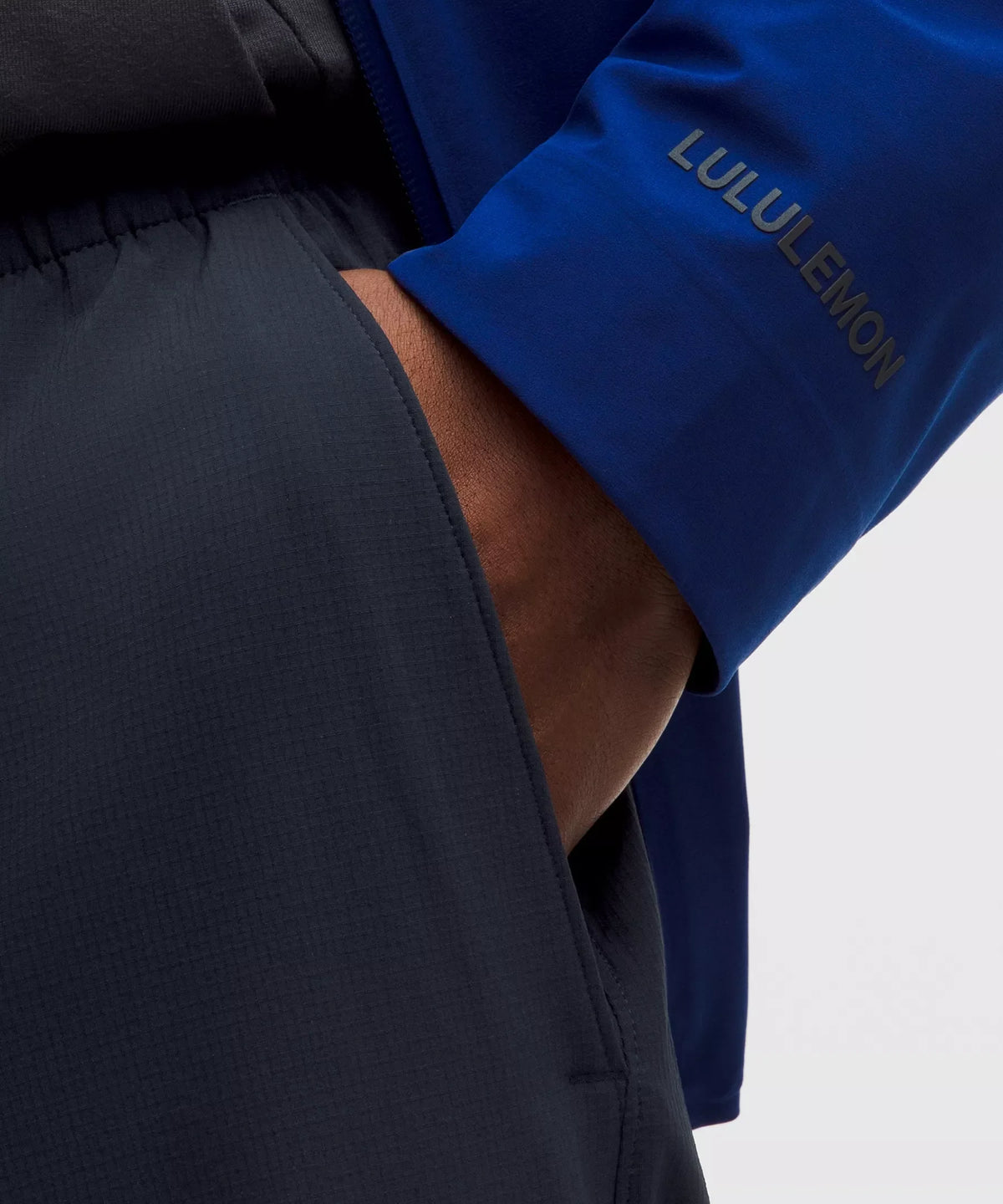 Pantalón de corte amplio