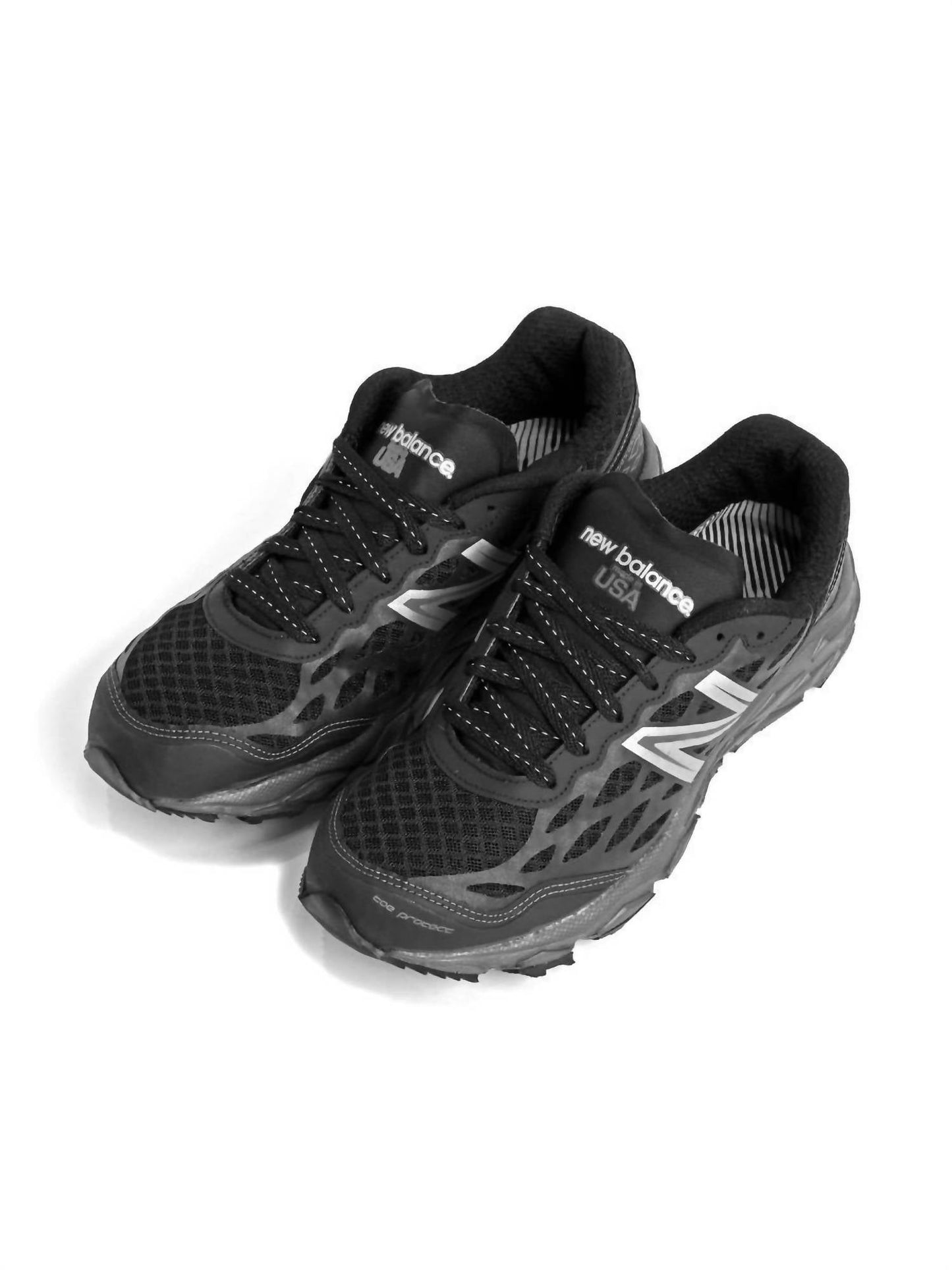 Tenis para correr de hombre color negro y plateado