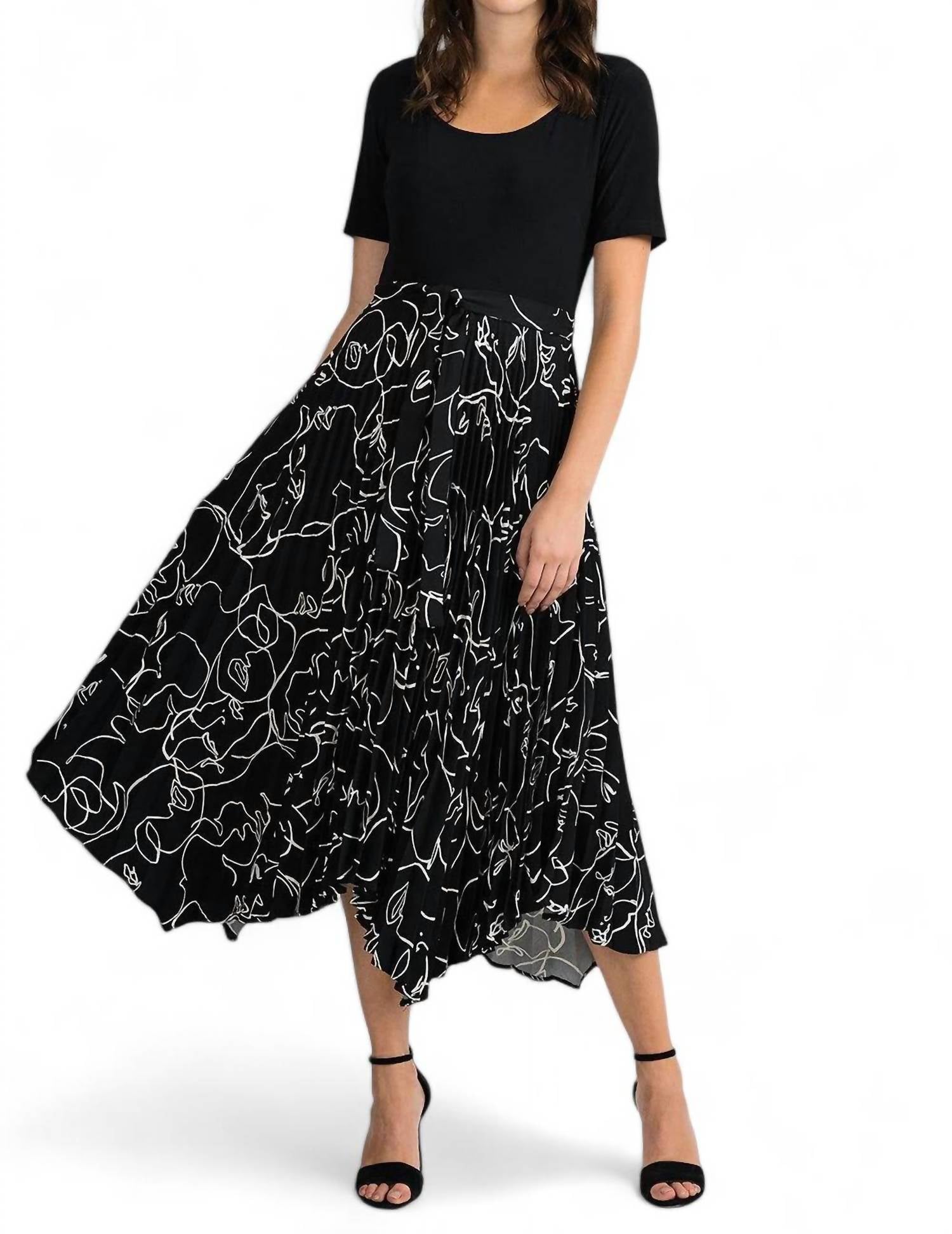 Vestido con pliegues color negro