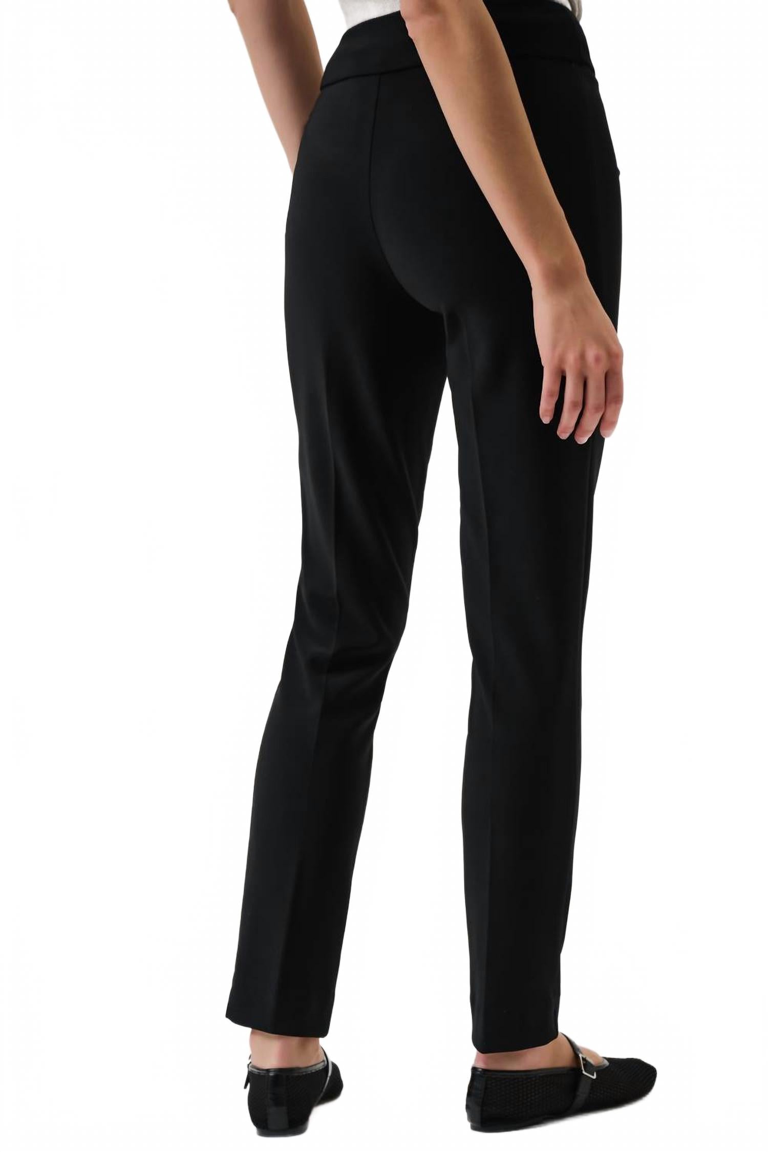 Pantalón de corte ajustado color negro