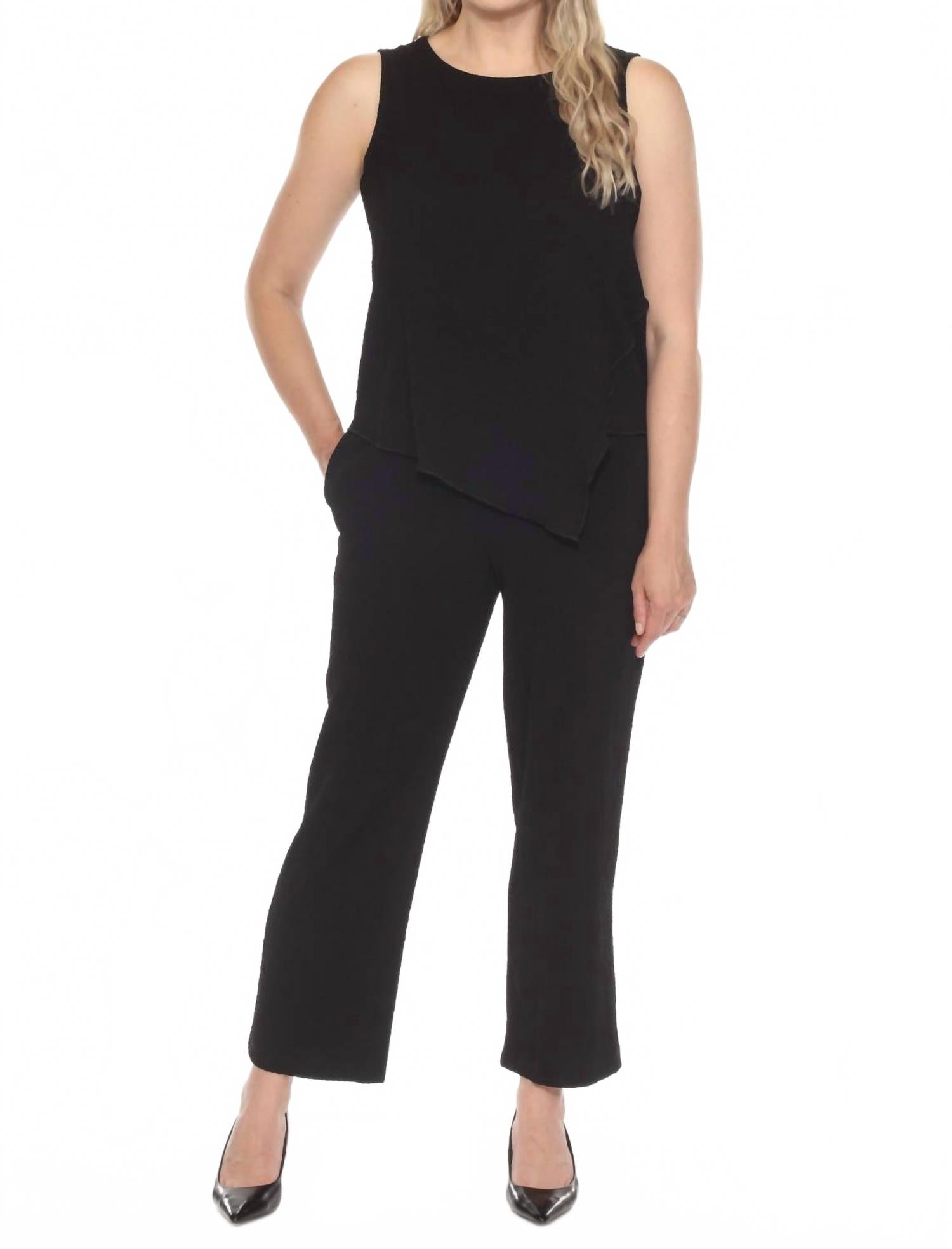Top sin mangas color negro