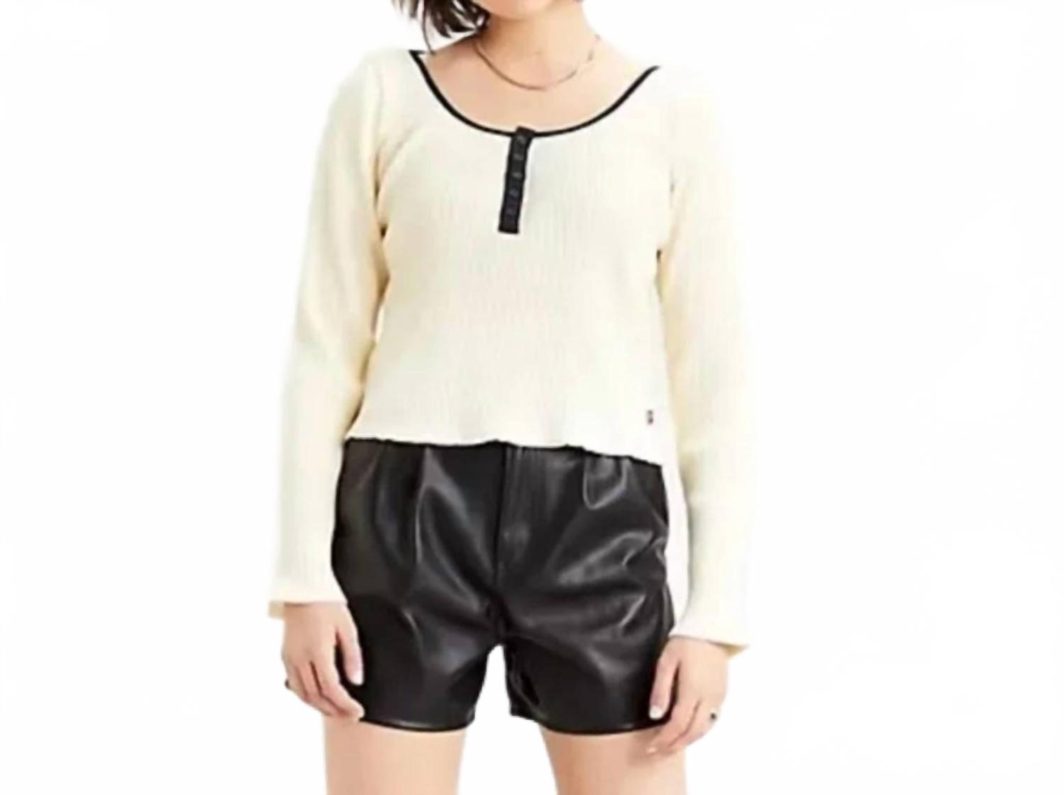 Short de efecto cuero de tiro alto color negro