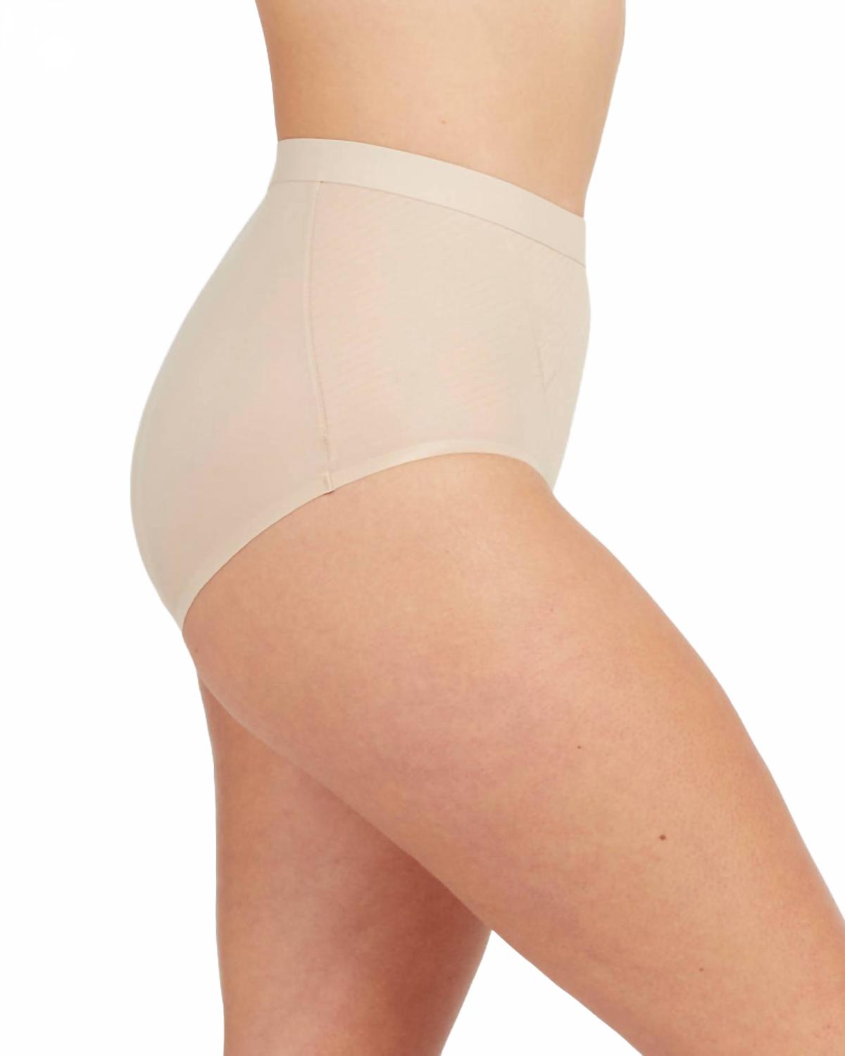 Ropa interior color beige