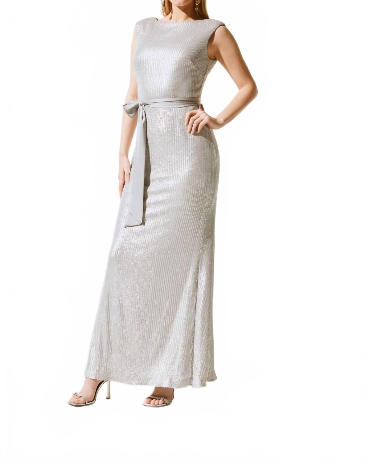 Vestido de mujer con lentejuelas color plateado