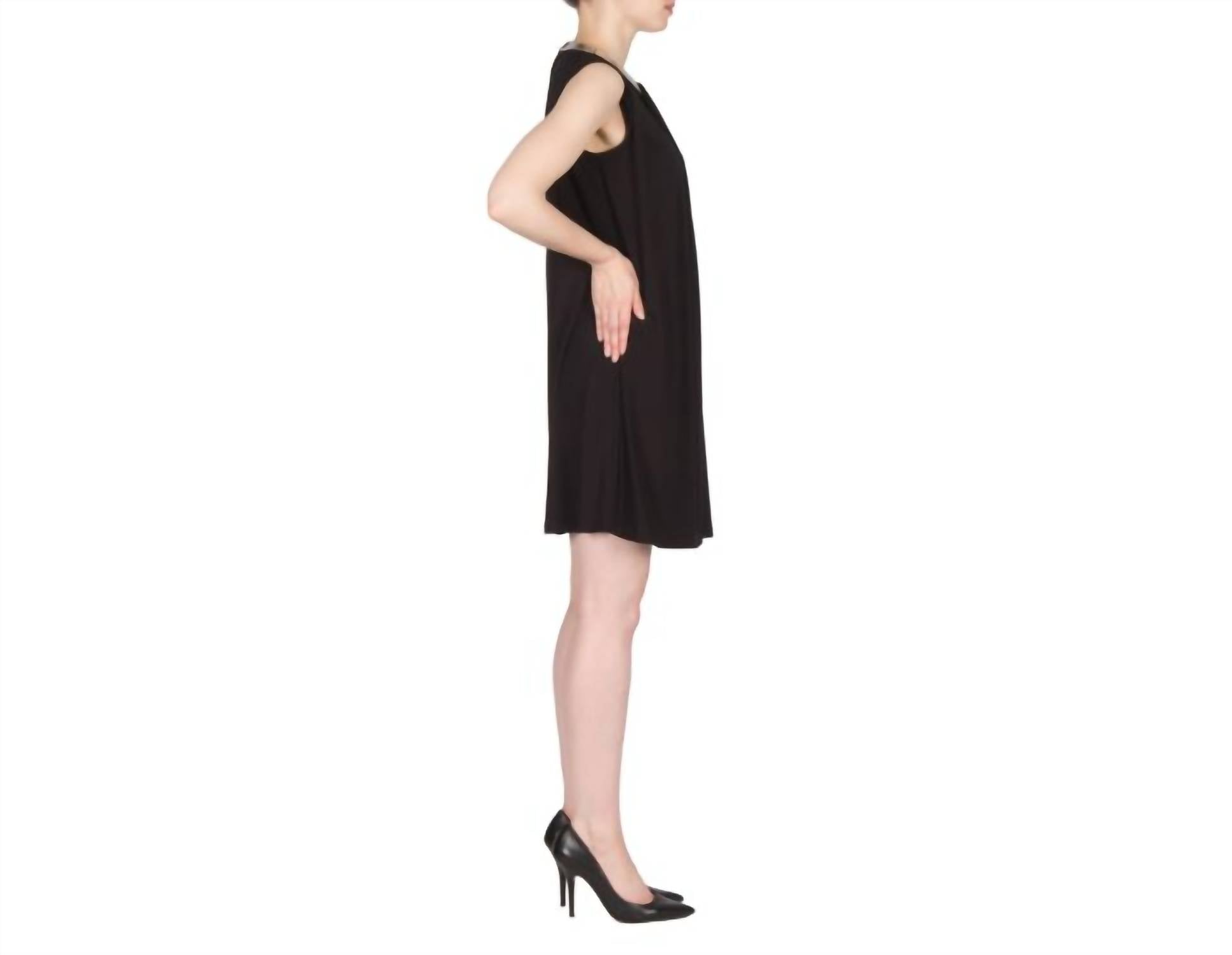 Vestido sin mangas color negro