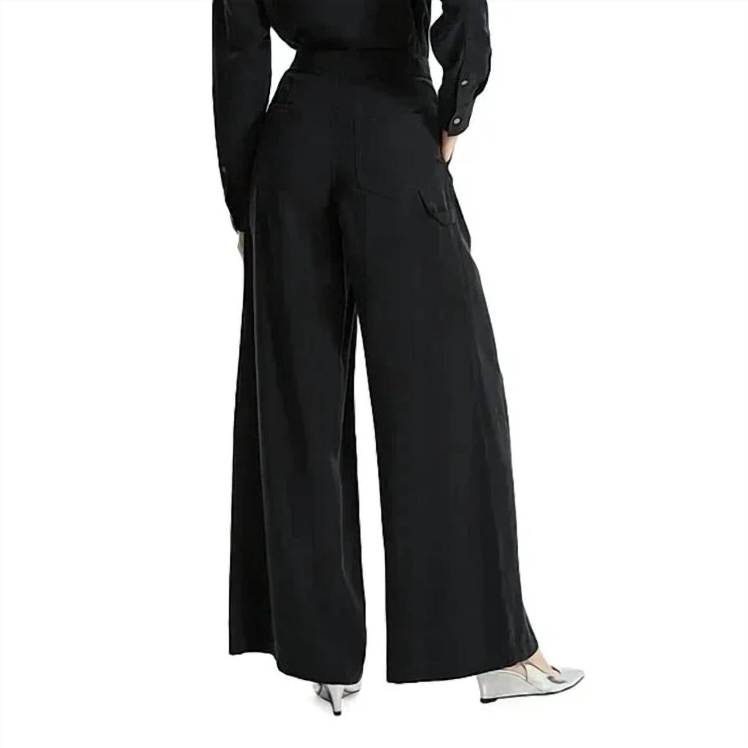 Pantalón de pierna ancha color negro