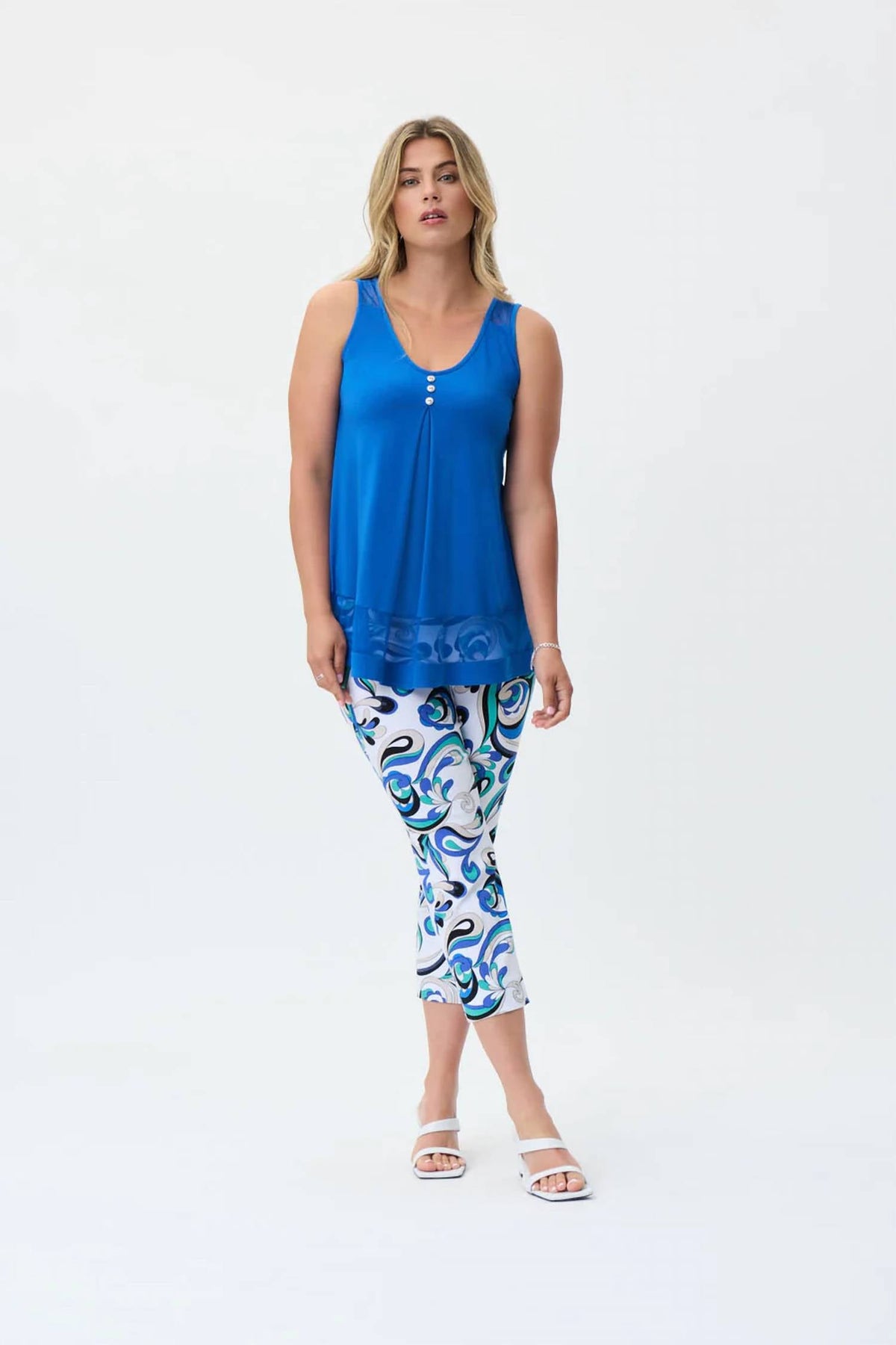 Pantalón de tiro medio con estampado