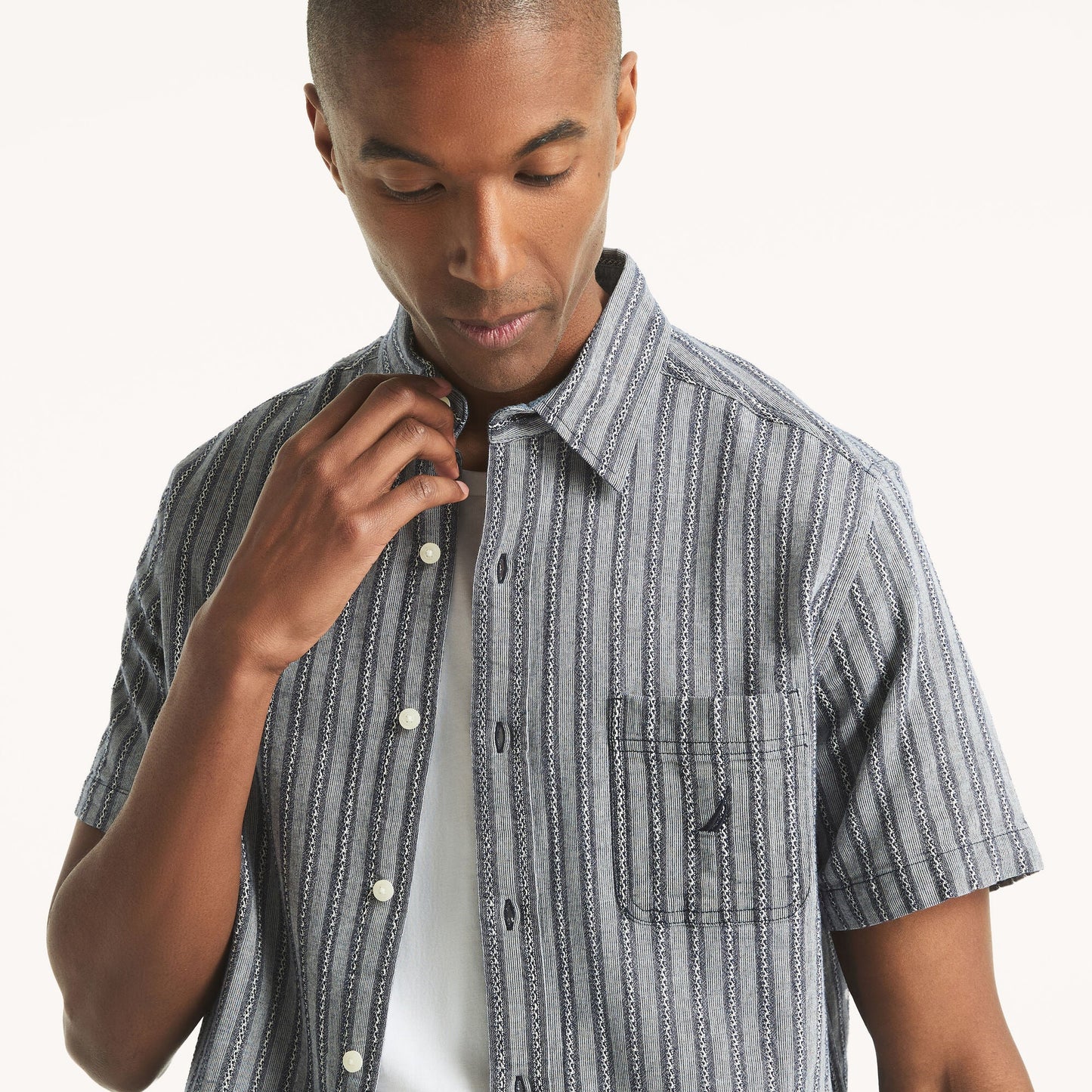 Camisa de hombre de manga corta a rayas