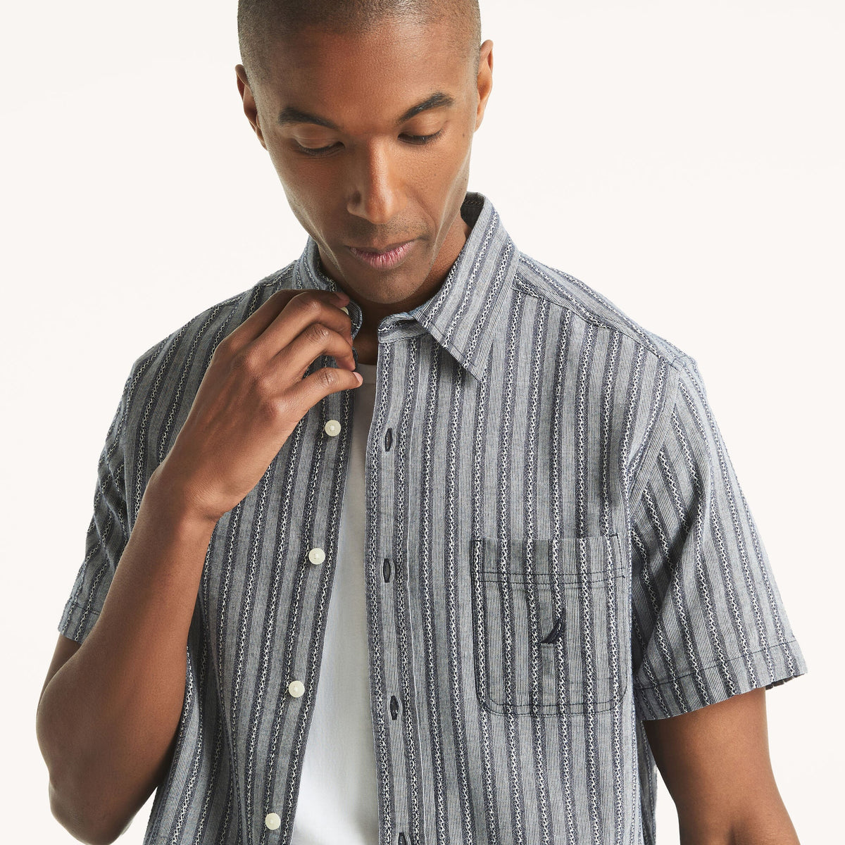 Camisa de hombre de manga corta a rayas