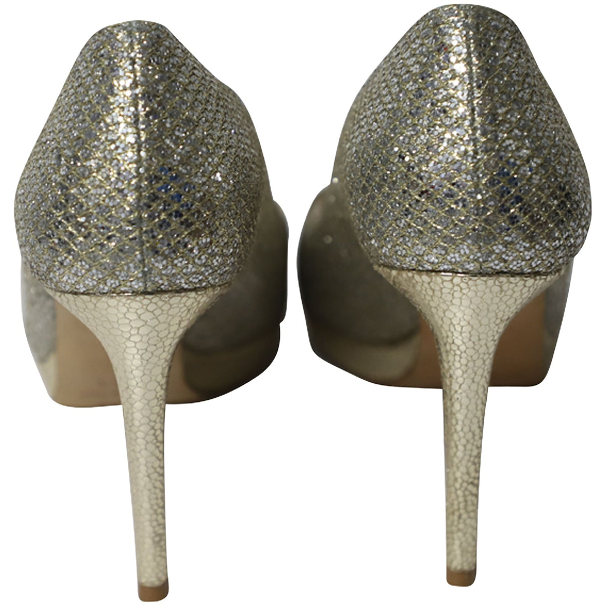 Tacones de cuero color dorado