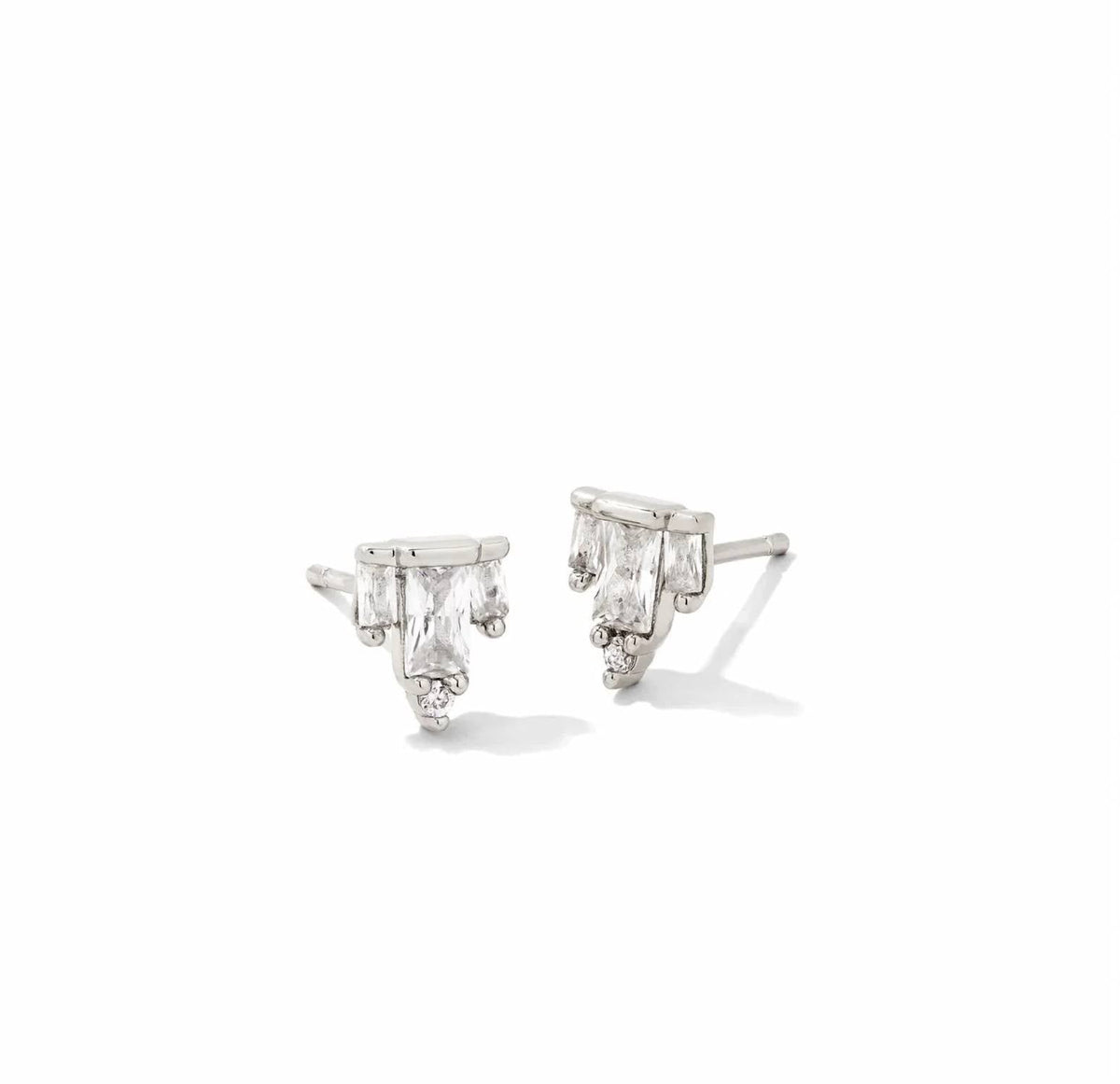 Aretes de mujer color blanco y plateado
