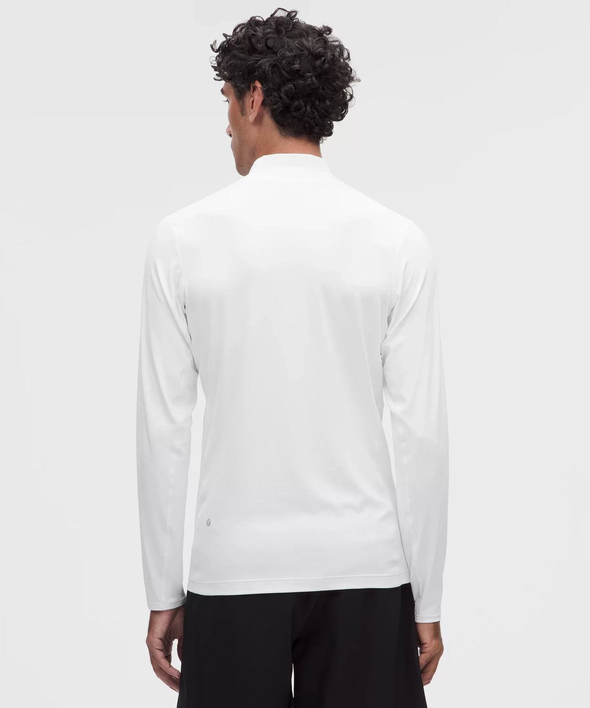 Camiseta deportiva con cuello alto