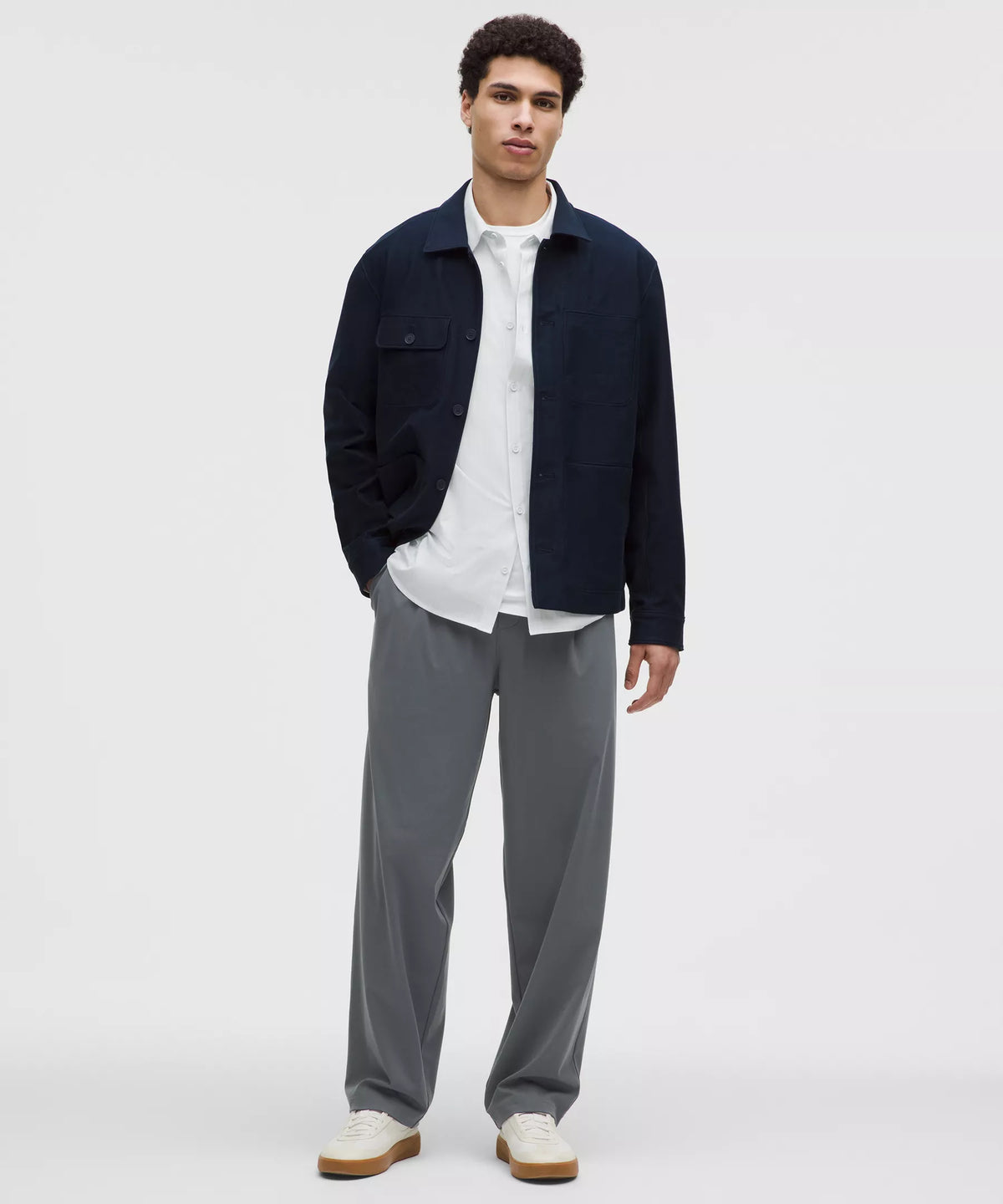 Pantalón de hombre de corte amplio con pliegues