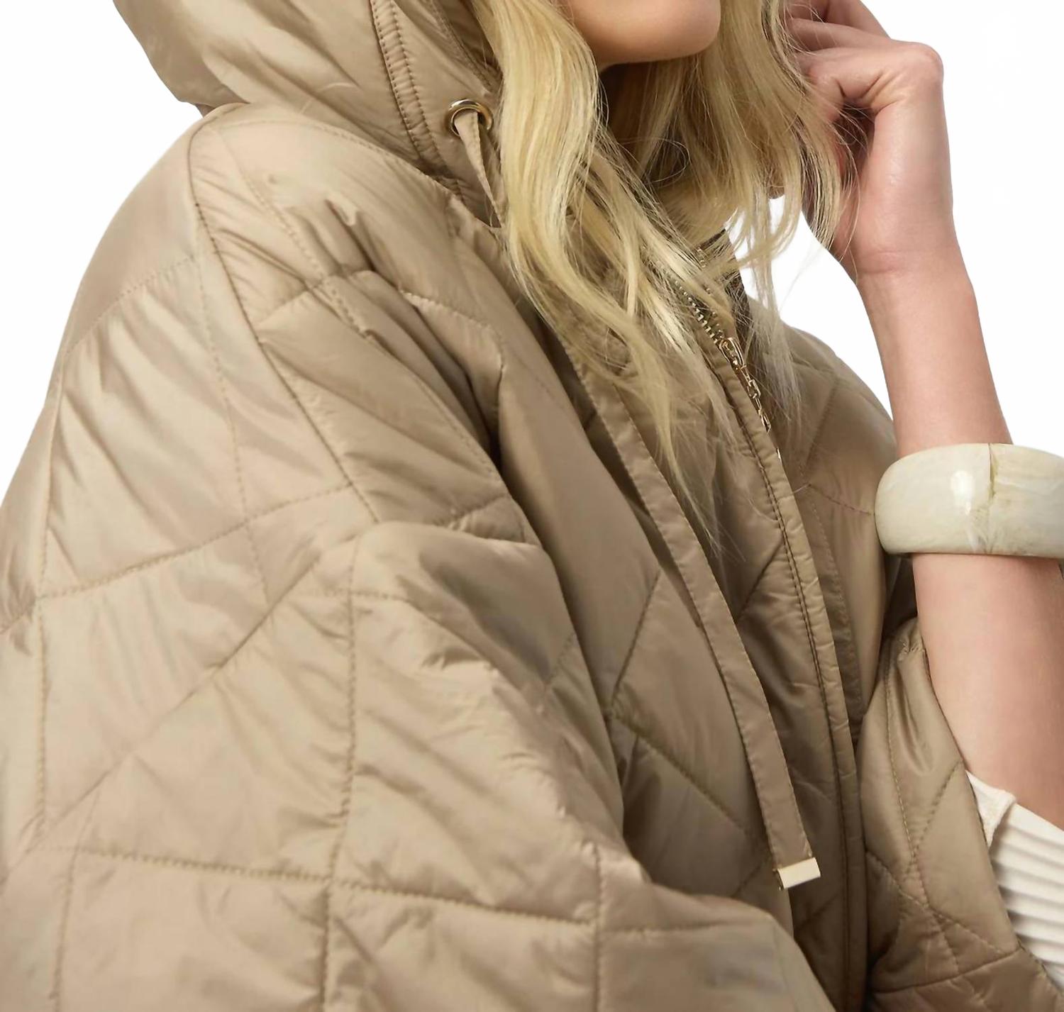 Chaqueta color dorado